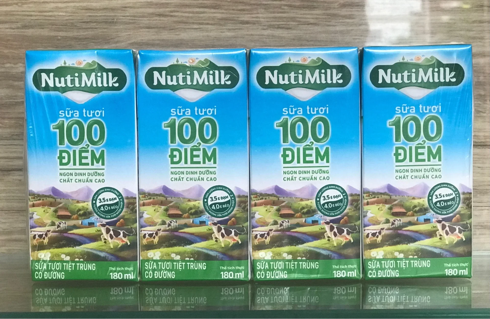 1 Lốc Sữa Tươi 100 điểm /4 hộp /Hộp 180 ml