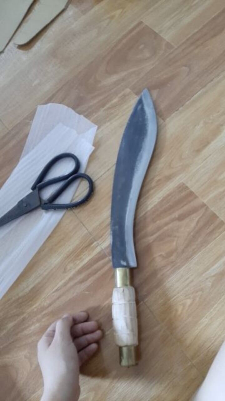 Dao chặt củi nhíp xe