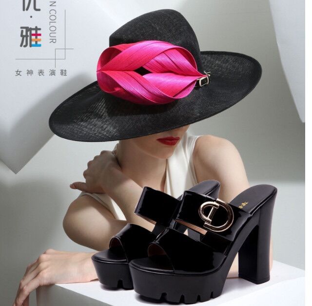 Dép cao gót đế thô khoá C