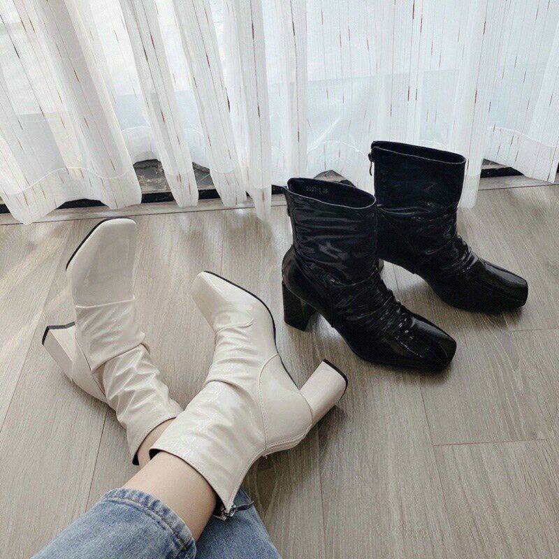 Boot da bóng trắng