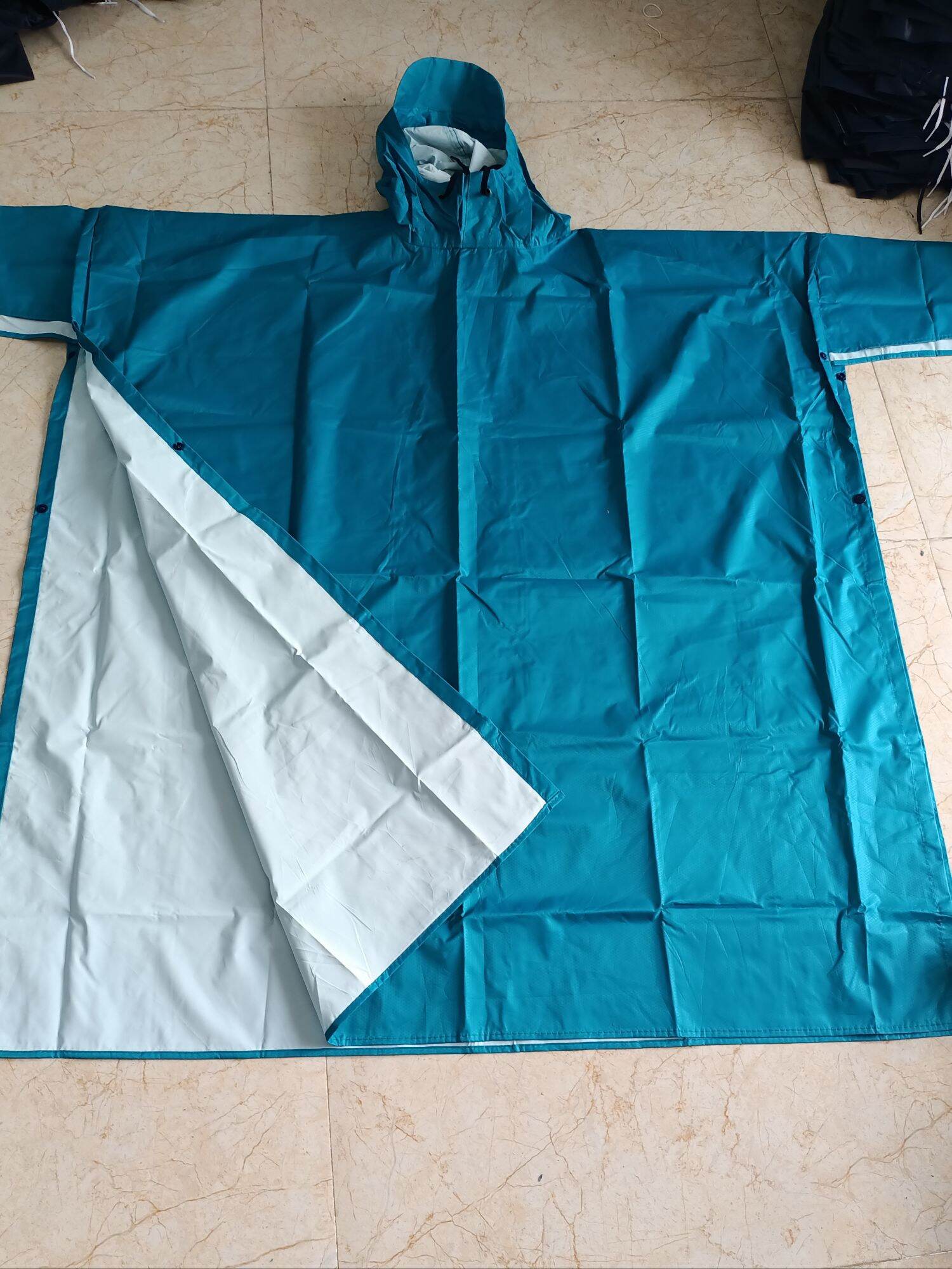 Áo mưa xẻ tà 1m2 _1m4 Thái Dương