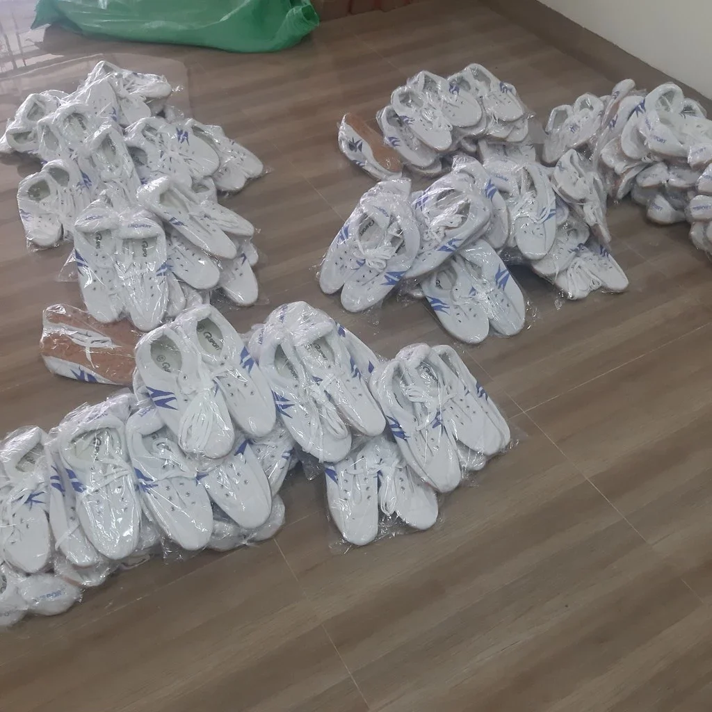 giày ba ta đinh thể thao đá sân nhân tạo