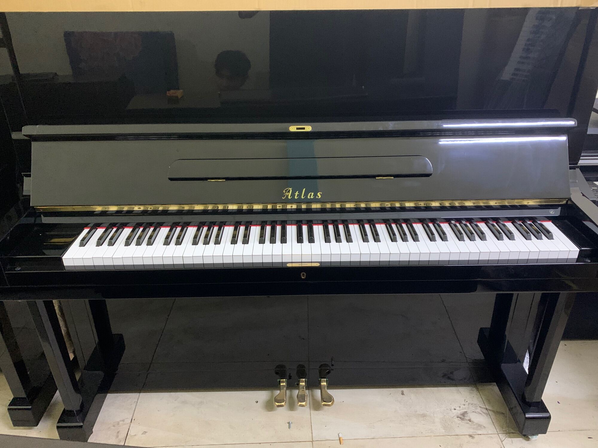 Piano cơ piano cơ Atlas na305 đen bóng giá 28tr Kèm đầy đủ phụ kiện