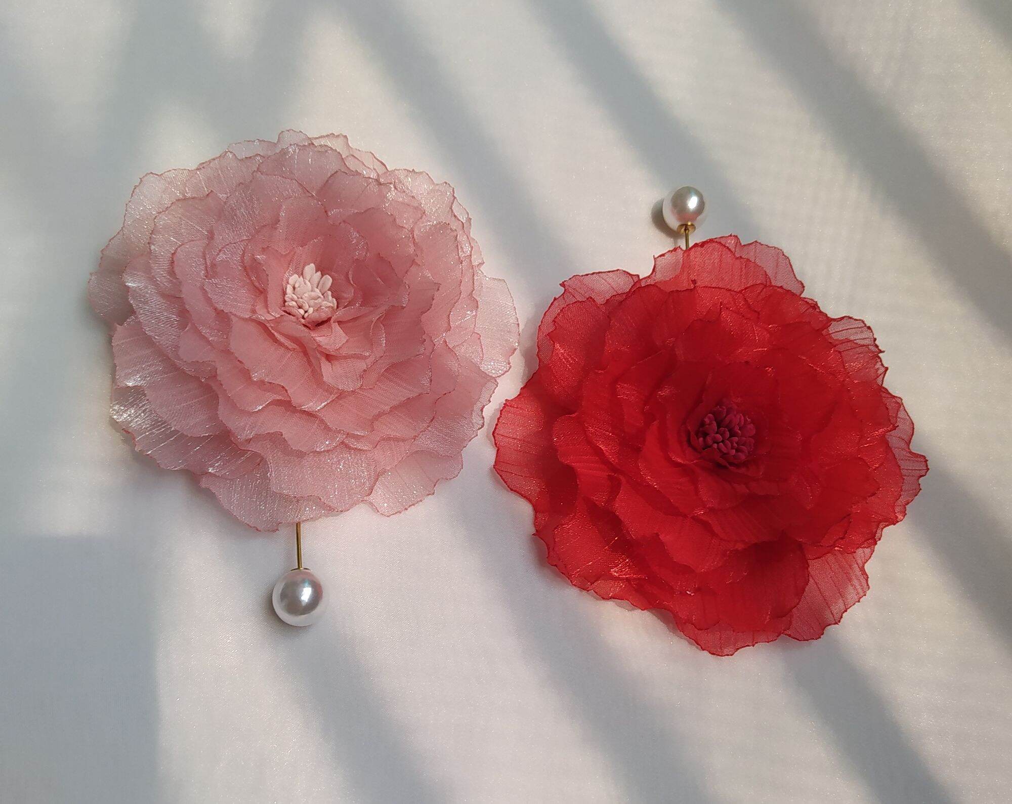 Hoa cài áo Canto handmade màu đỏ màu hồng