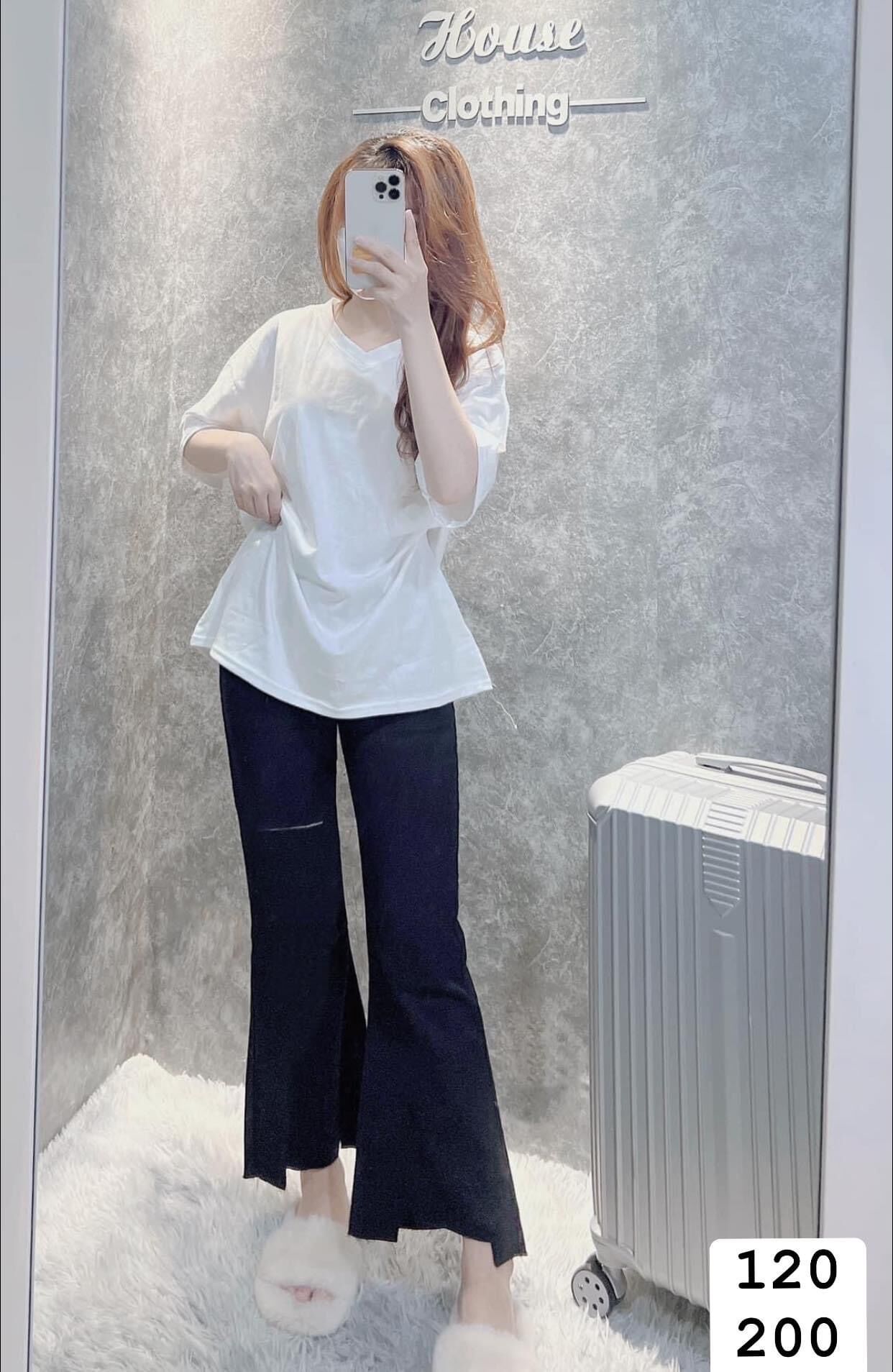 Set Jeans loe đen rách gấu 1line +tshirt cổ tim