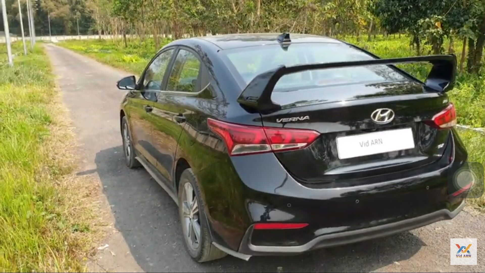 Đuôi gió thể thao các dòng xe sedan