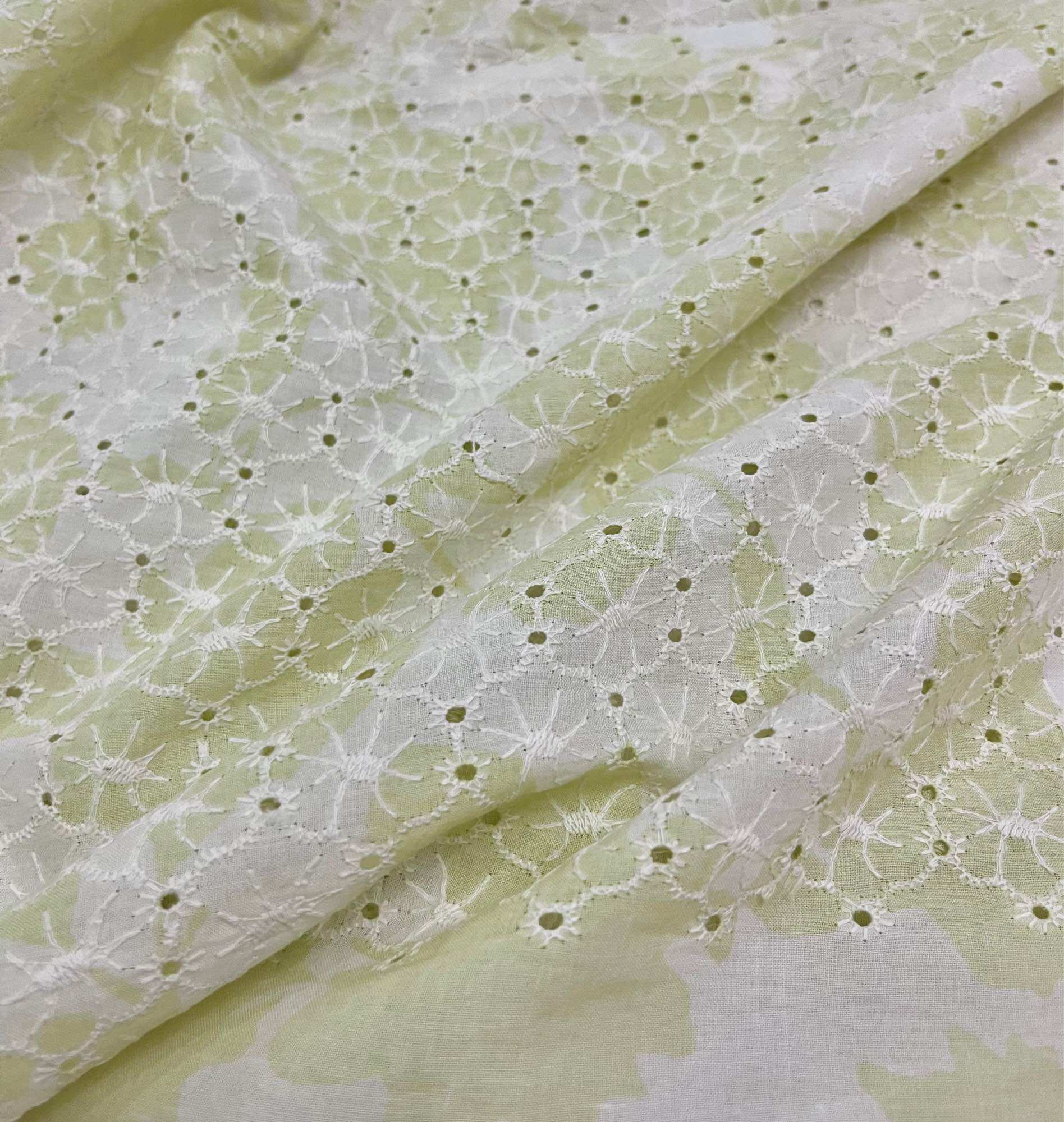 Vải boi cotton thêu hoa lỗ in hoa xanh pastel nhẹ nhàng nền trắng kem mềm mát rũ khổ 1m45