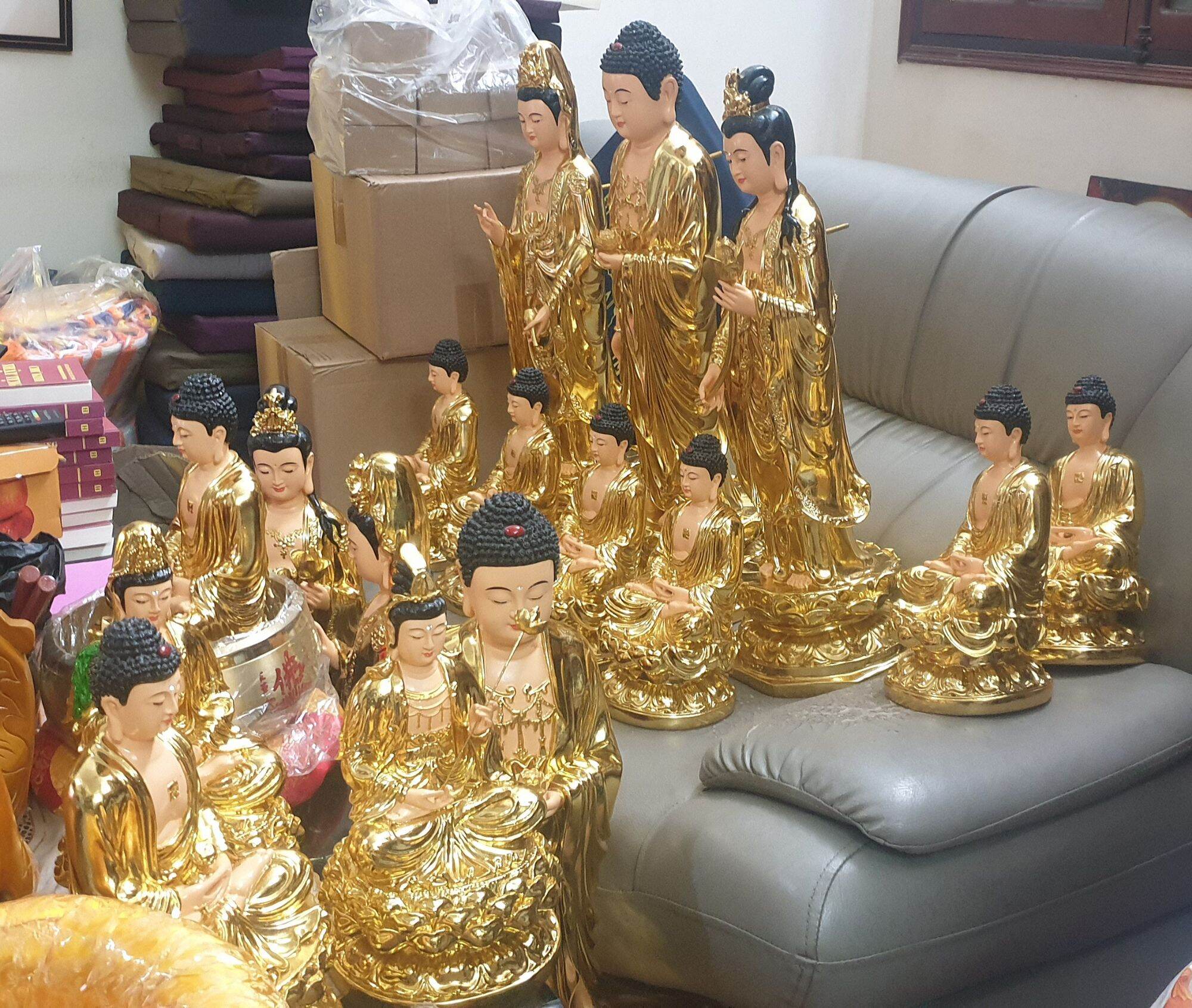 Tượng Phật Di Đà ngồi 30 cm dát vàng composit