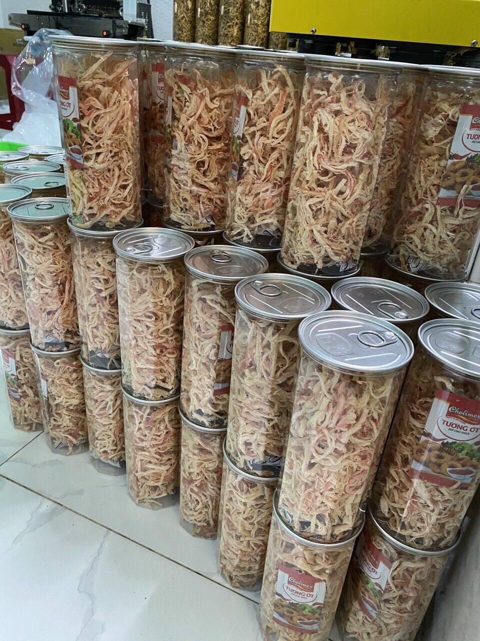 Mực xé sợi hấp nước dừa - hủ 200g tặng kèm tương ớt
