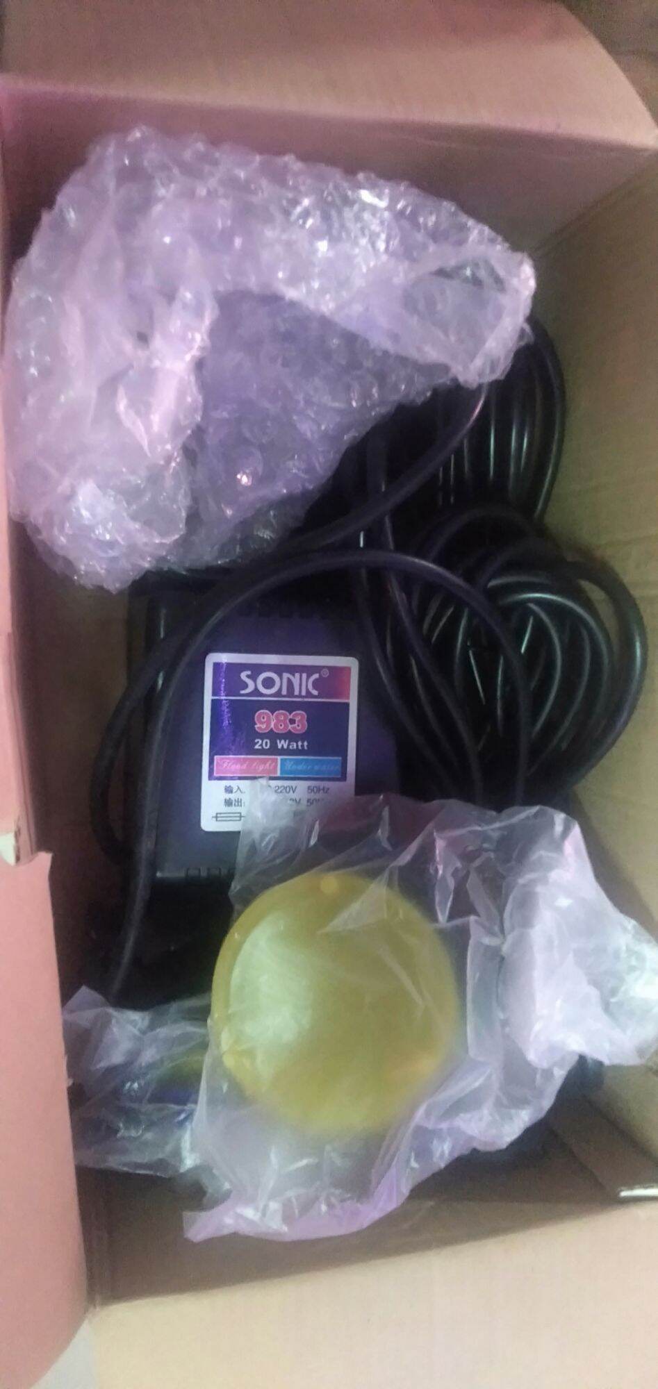 Đèn pha sonic 983 .