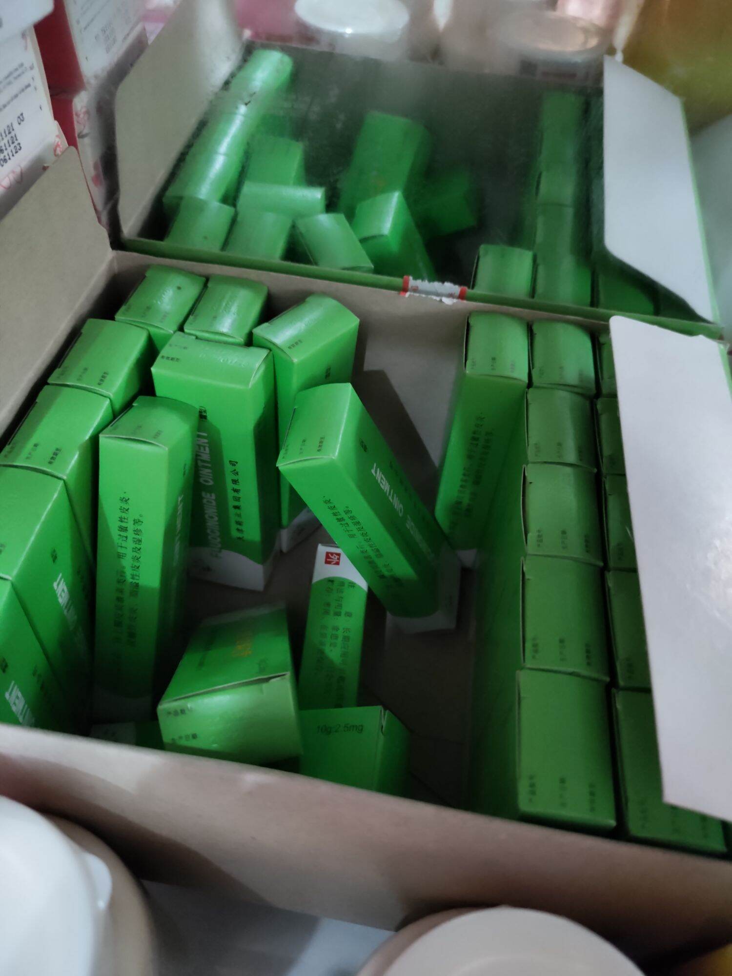 Kem dưỡng da con én