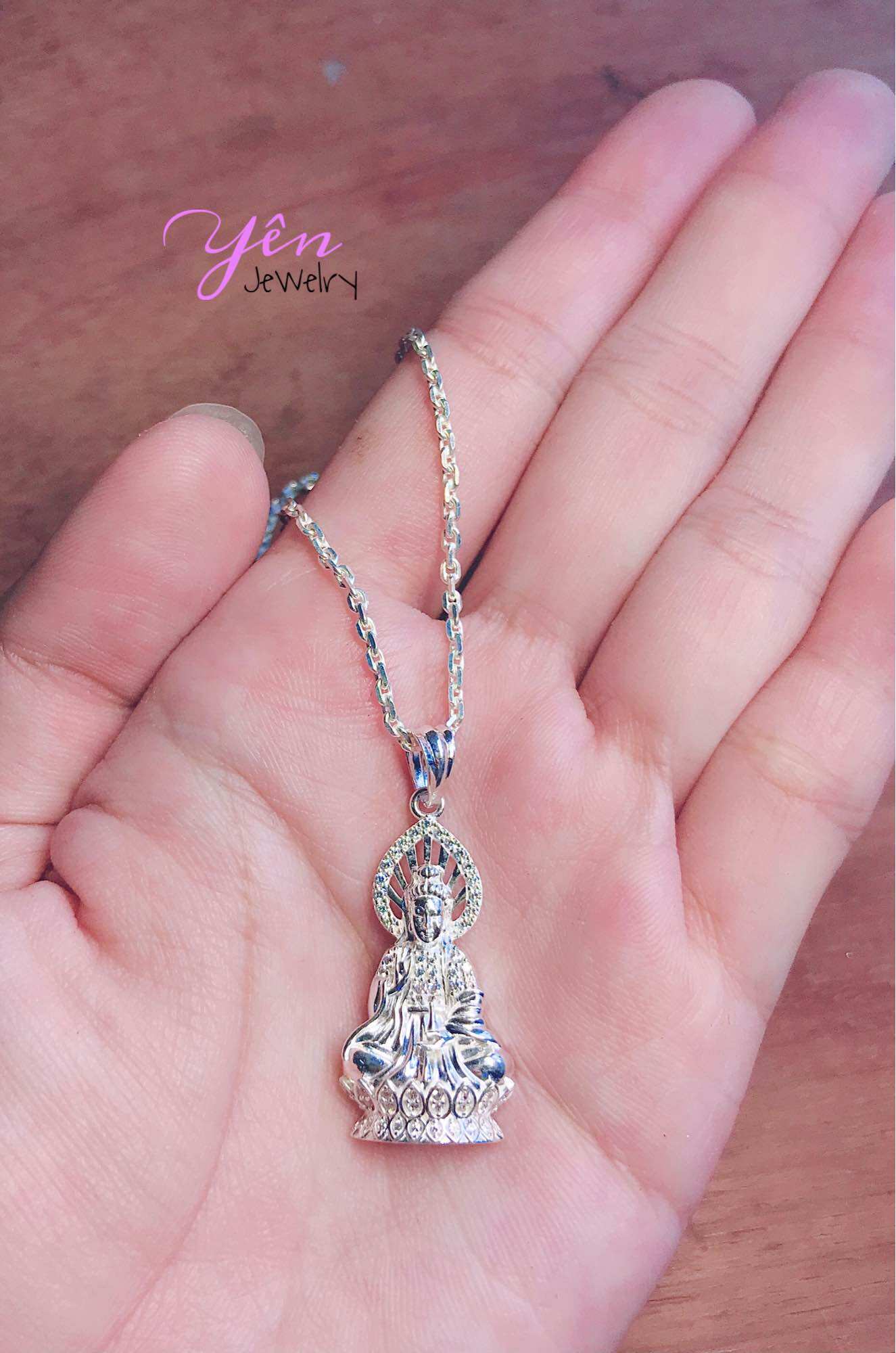 Mặt Phật quan âm bồ tát bạc đính đá ( không dây)