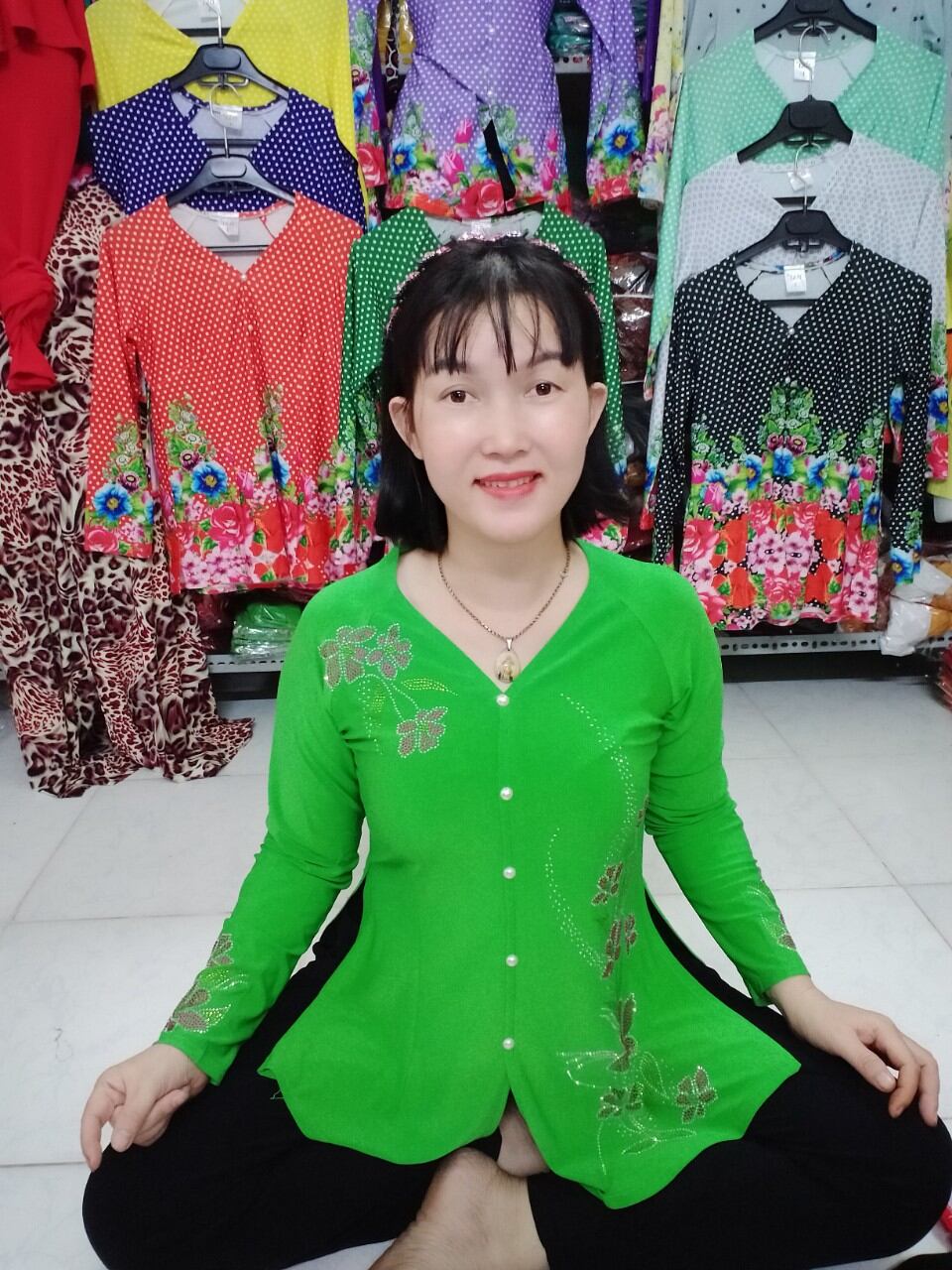 Bà Ba đính đá con công CÓ kèm quần