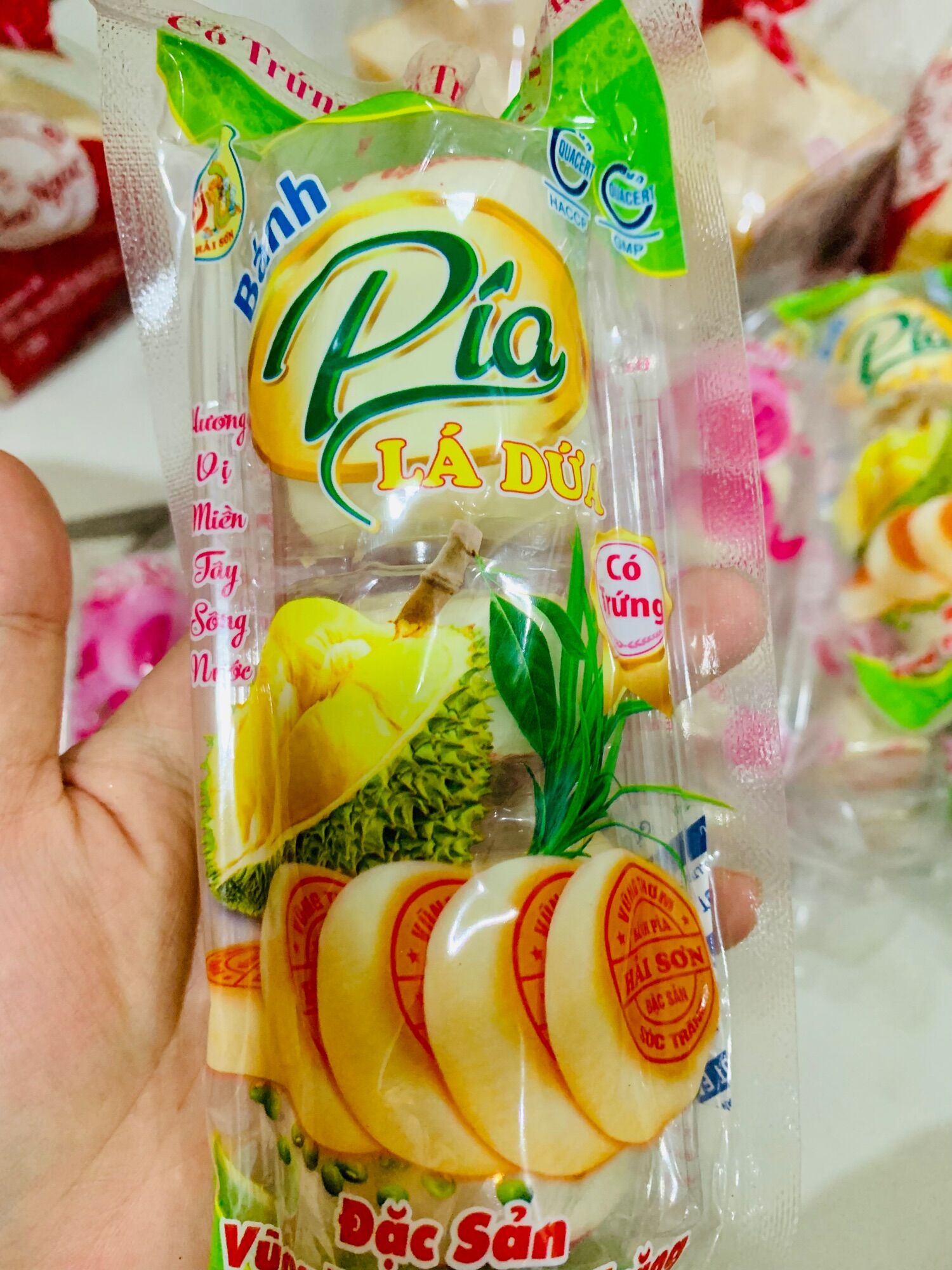 Bánh bía mini nhân lá dứa