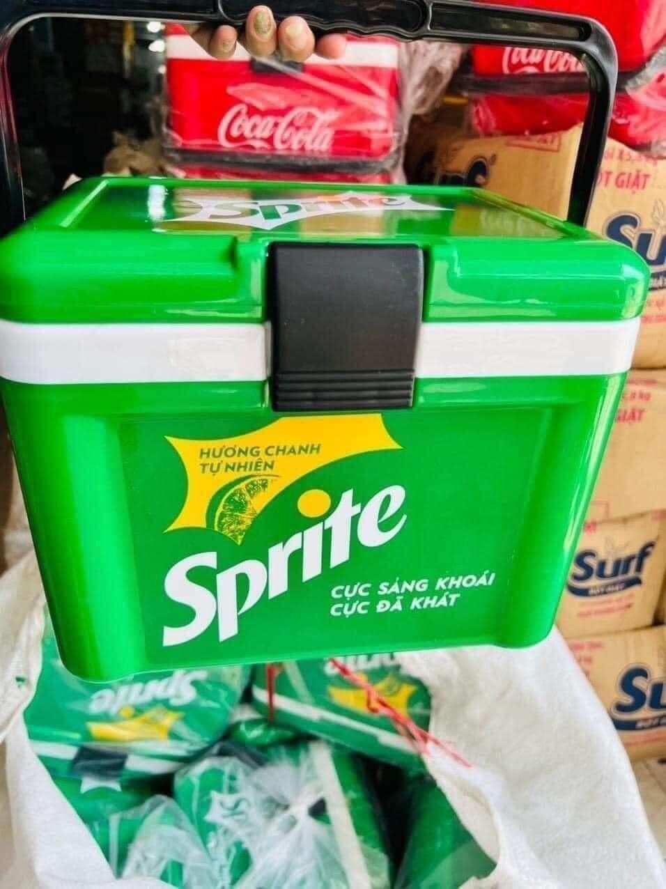 thùng đá 6.8 lít màu tùy đợt nhập hàng