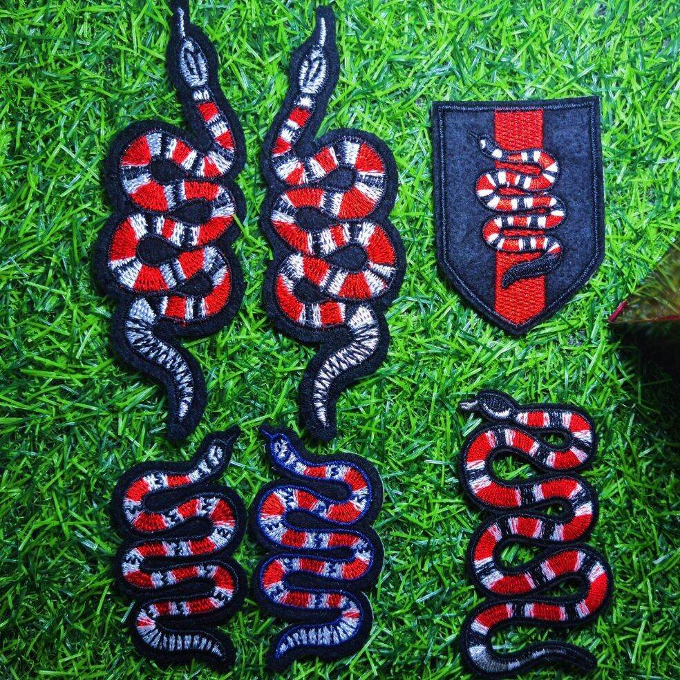 Sticker rắn Guccii