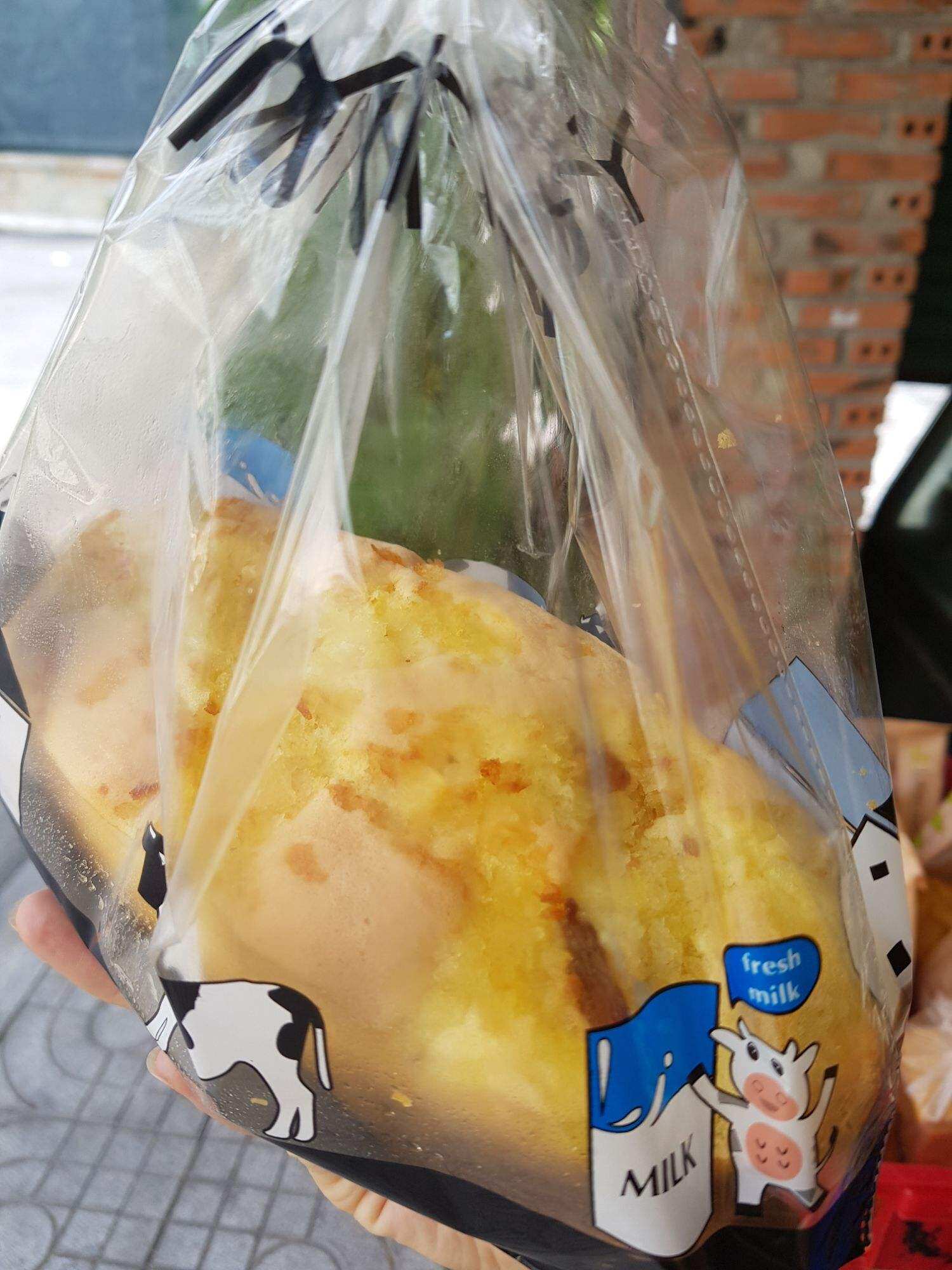 Bánh bông lan nho dừa