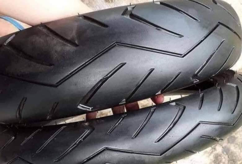 Vỏ Lốp 90/80-17 và 120/70-17 . Dành cho exciter và winner . hàng củ tháo xe còn đẹp. giá cực rẻ cho ae ..hàng đả test mâm kỉ càng. có vá trong . bao ae chạy thoải mái.