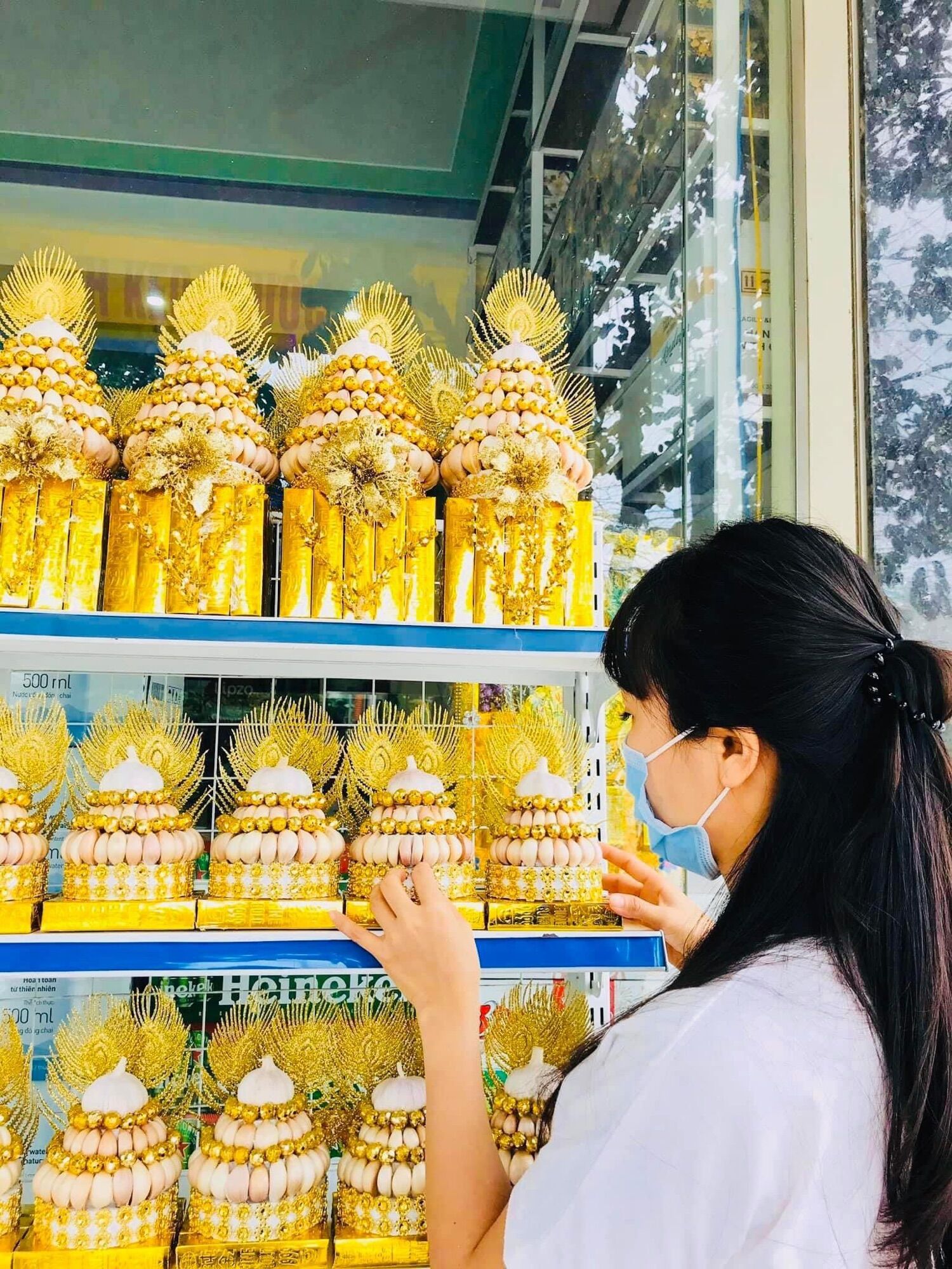 Tháp Tỏi 5 tầng thờ Thần tài