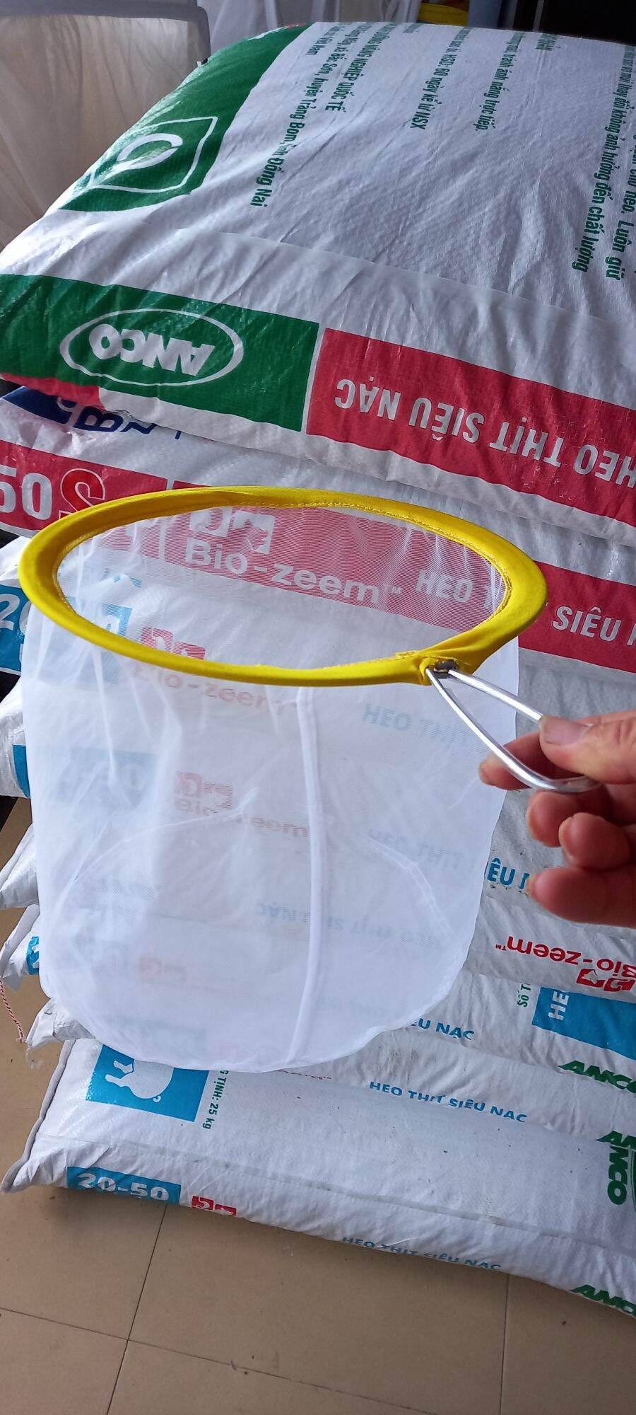Vợt 25 Cm Có Tùng, loại lổ mịn, dùng vớt bobo lăng quăng, cá con