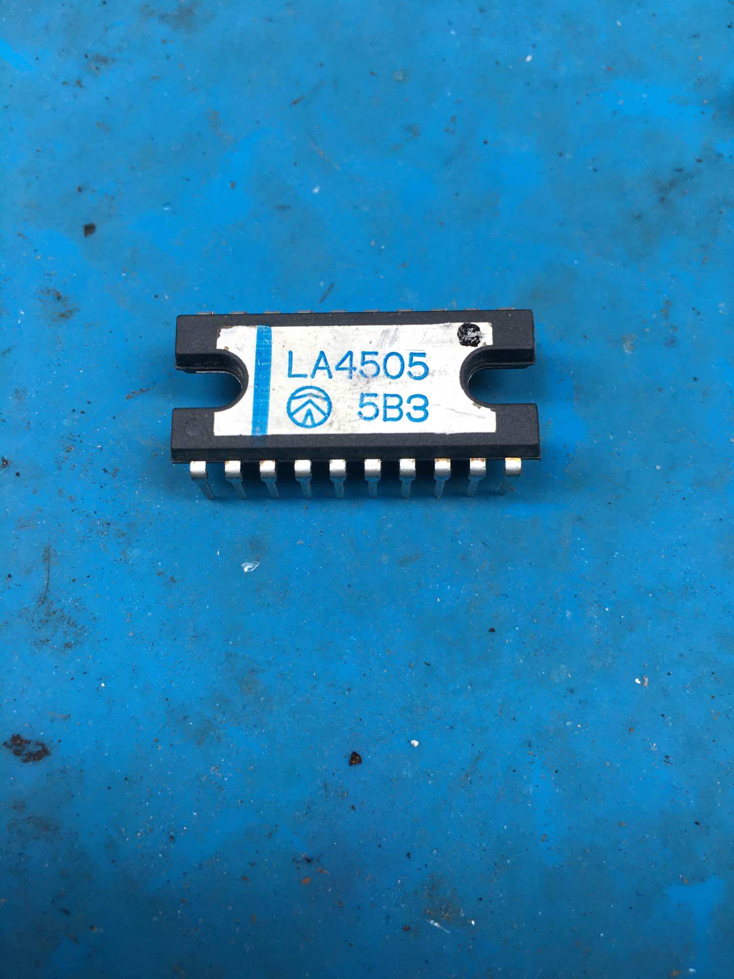 LA4505 ic công xuất âm thanh mới