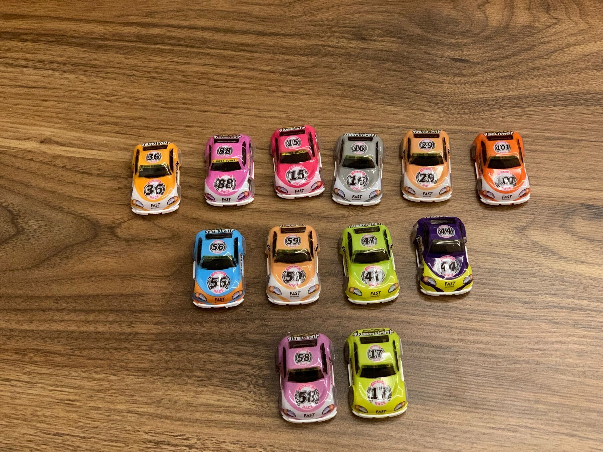 Set ô tô đua mini 12 chiếc chạy đà