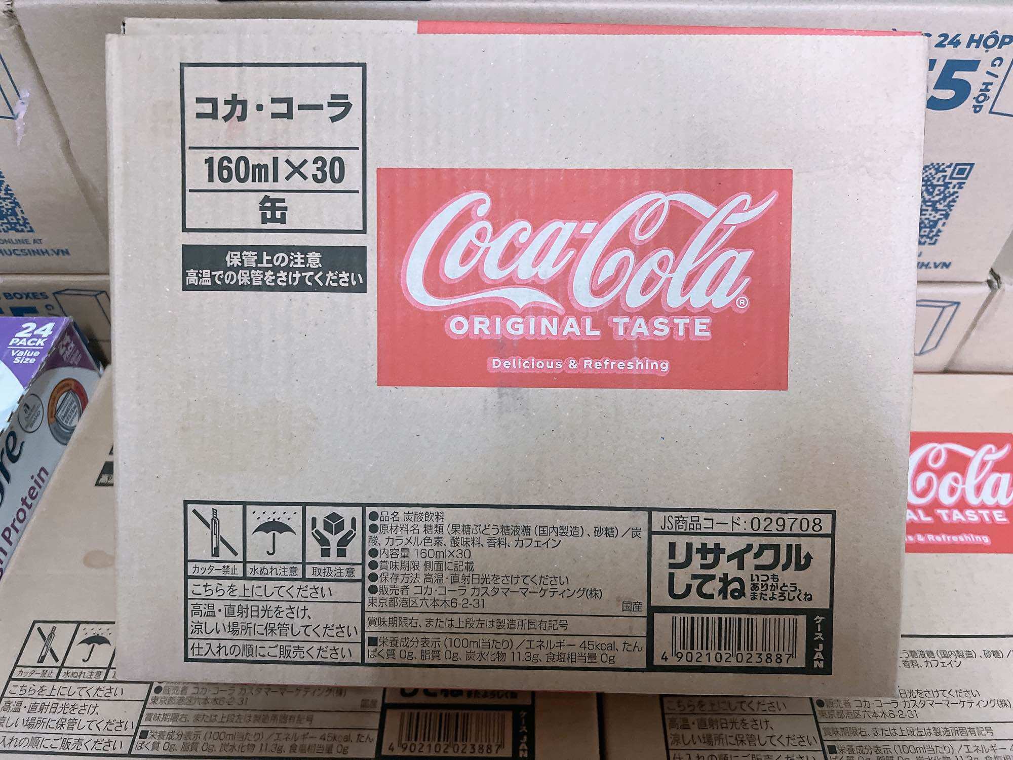 Thùng 30 lon Coca Cola 160ml Nhật Bản.