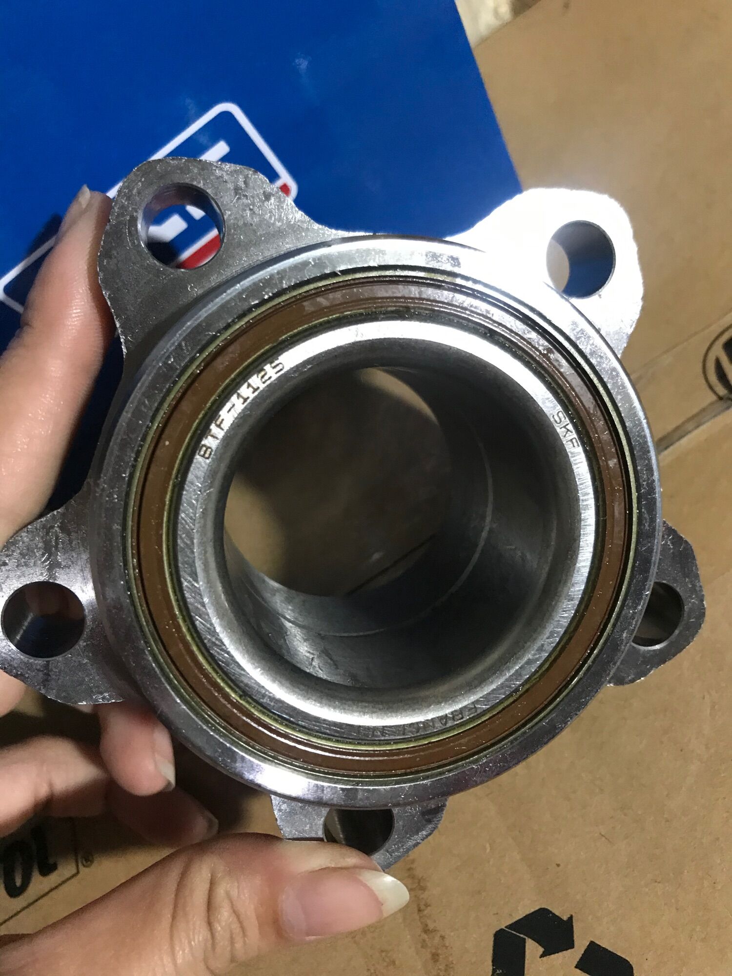 Bạc Đạn Bánh Trước Ford Transit 2003 2006 SKF
