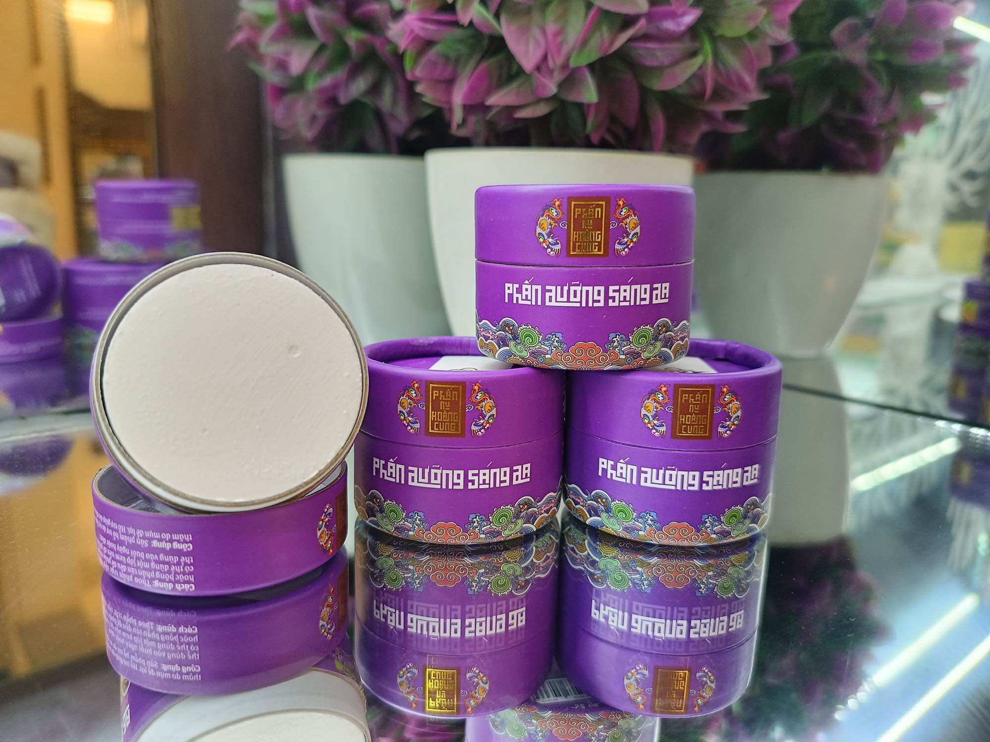 Phấn Dưỡng Sáng Da Phấn Nụ Hoàng Cung 25g/hộp
