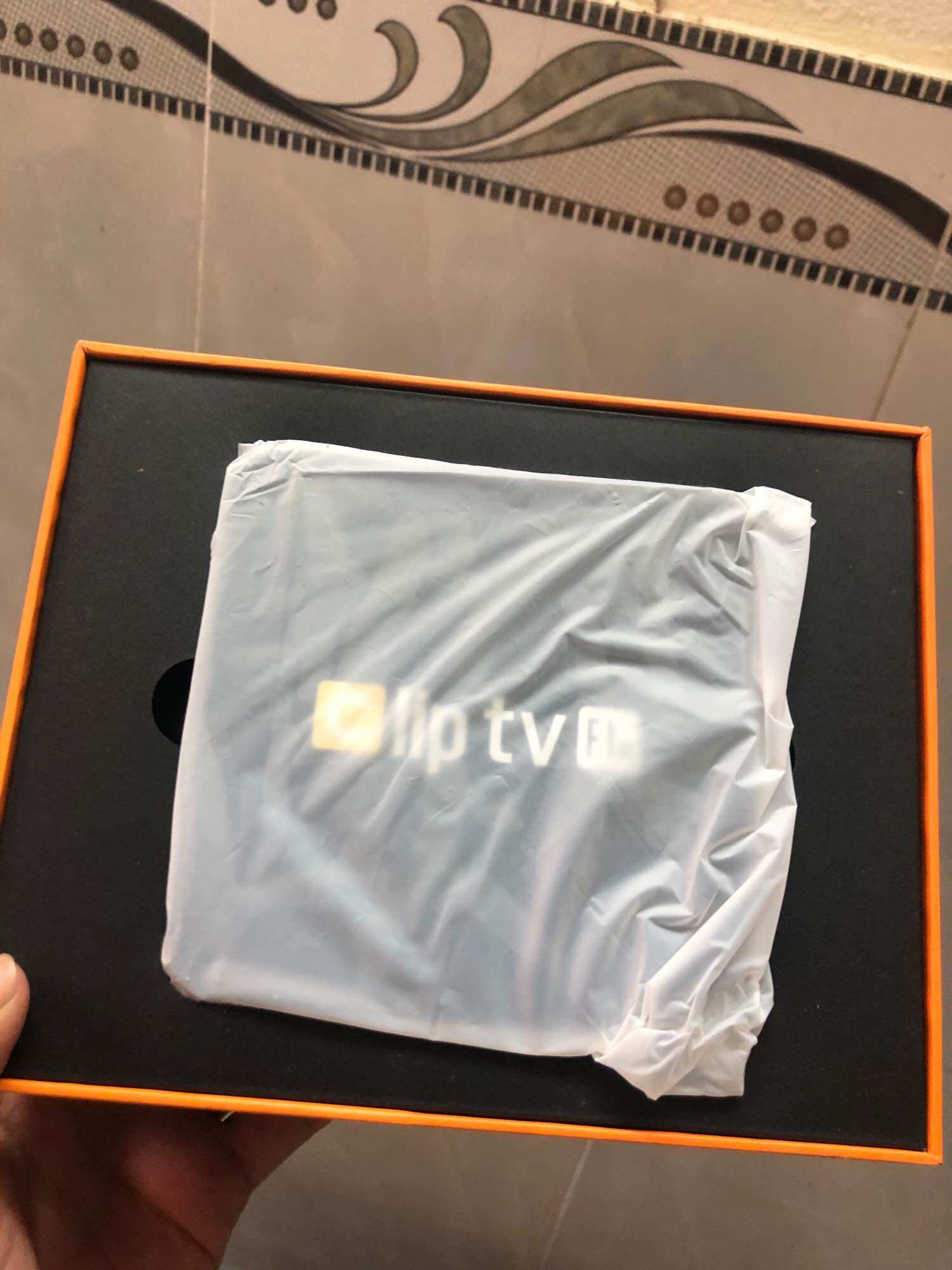 (Mới 100%) Android tivi box cliptv RK3229 android 7.1 cài đặt sẵn app xem tv YouTube