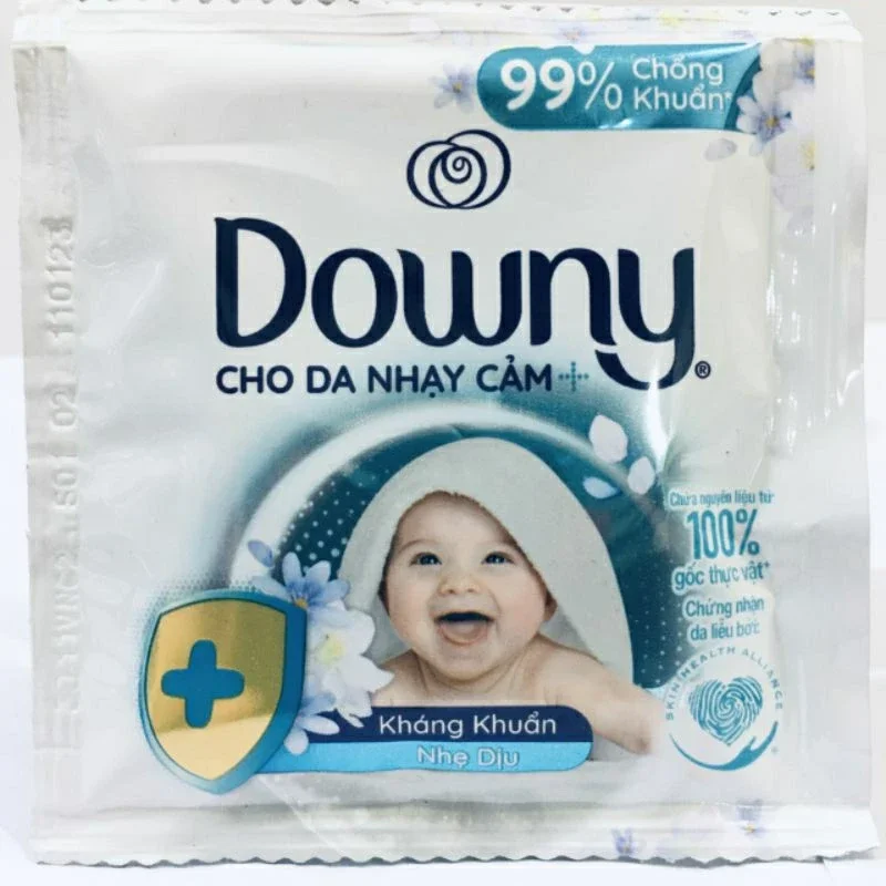 Dây nước xả Downy Kháng khuẩn Nhẹ dịu cho da nhạy cảm 10 gói x 20ml