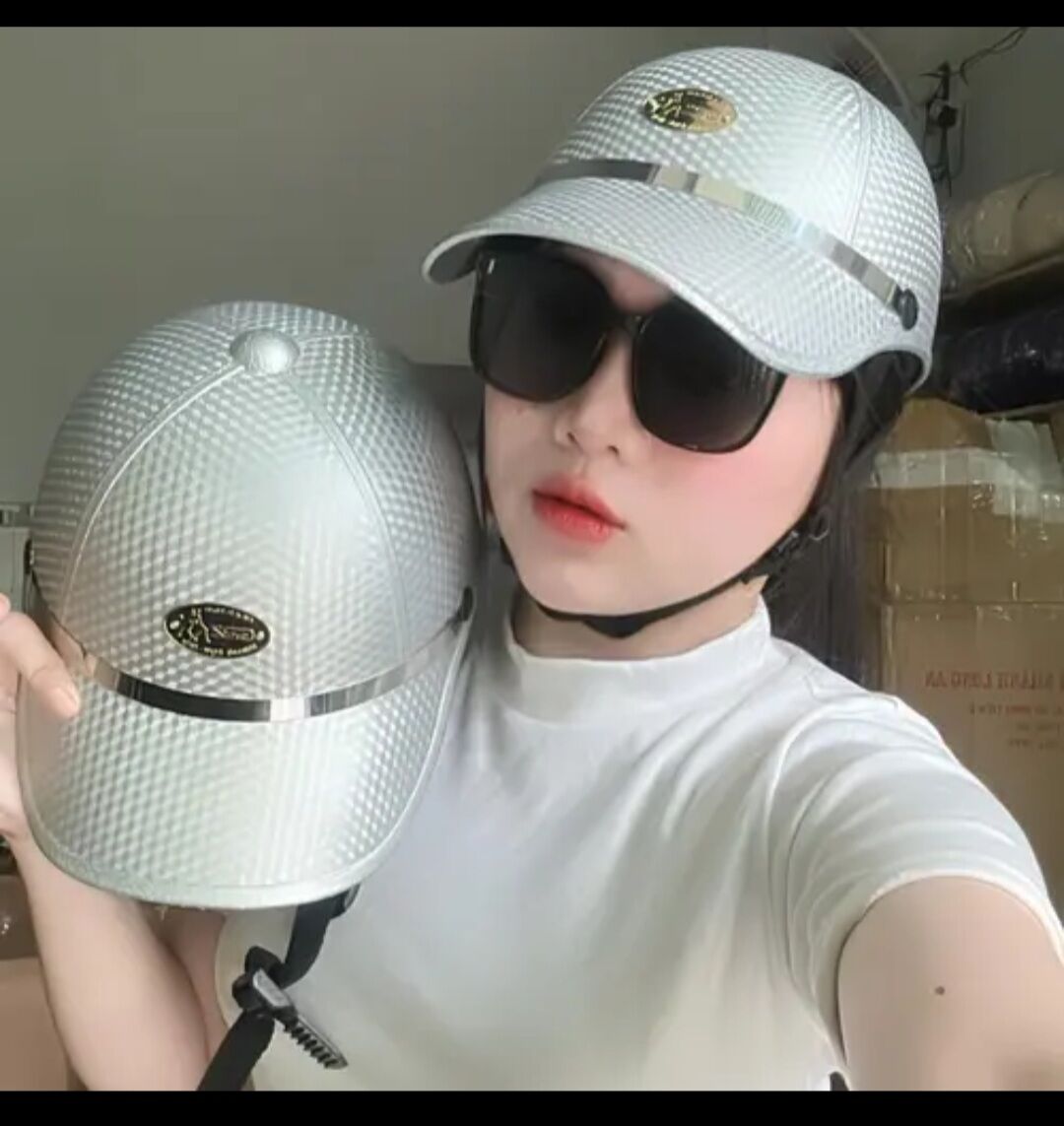 Nón bảo hiểm màu Bạc ánh kim _ Nón kết nữ có lỗ cột tóc