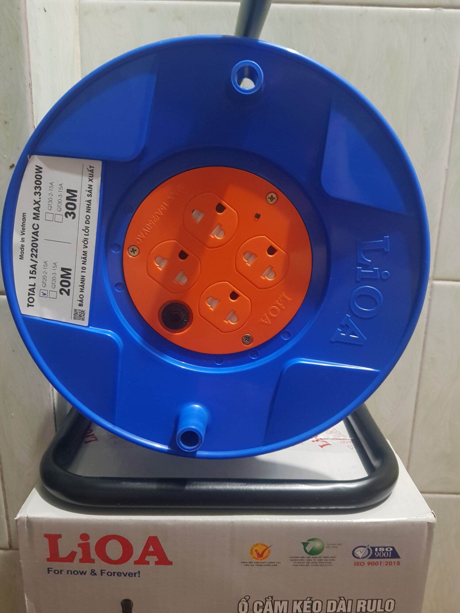 Ổ cắm Rulo LIOA QT20-2-15A ( 20m dây ) đa năng  quay tay ( Bảo vệ quá tải bằng CB mẫu mới)