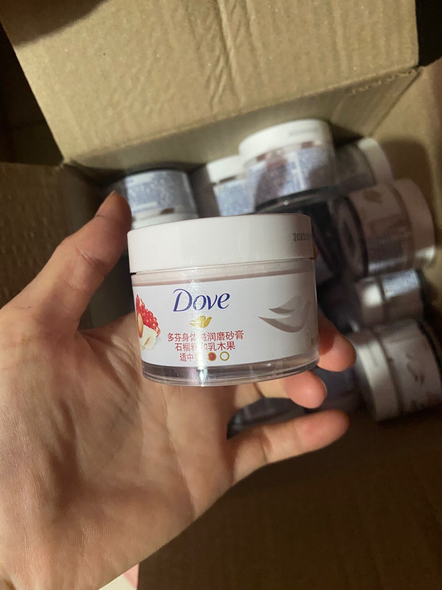 Combo 2 Tẩy da chết Dove hương lựu đỏ 50g