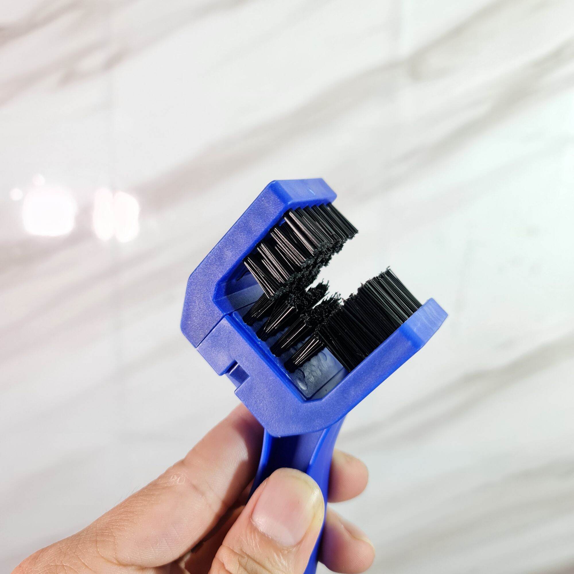 Bàn chải chà sên xe máy vệ sinh sên