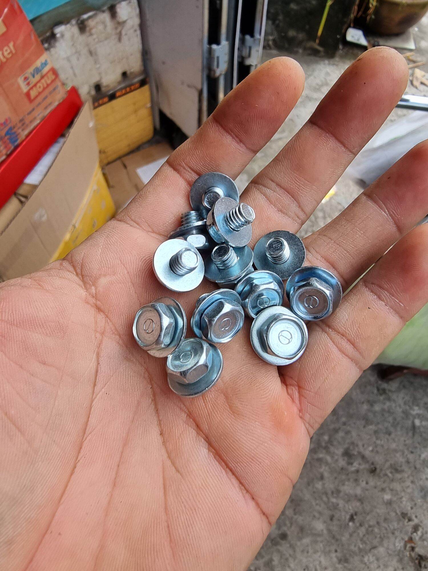 Bộ ốc bắt hộp sên honda (loại xịn) (4 con) (1 dài 3 ngắn)