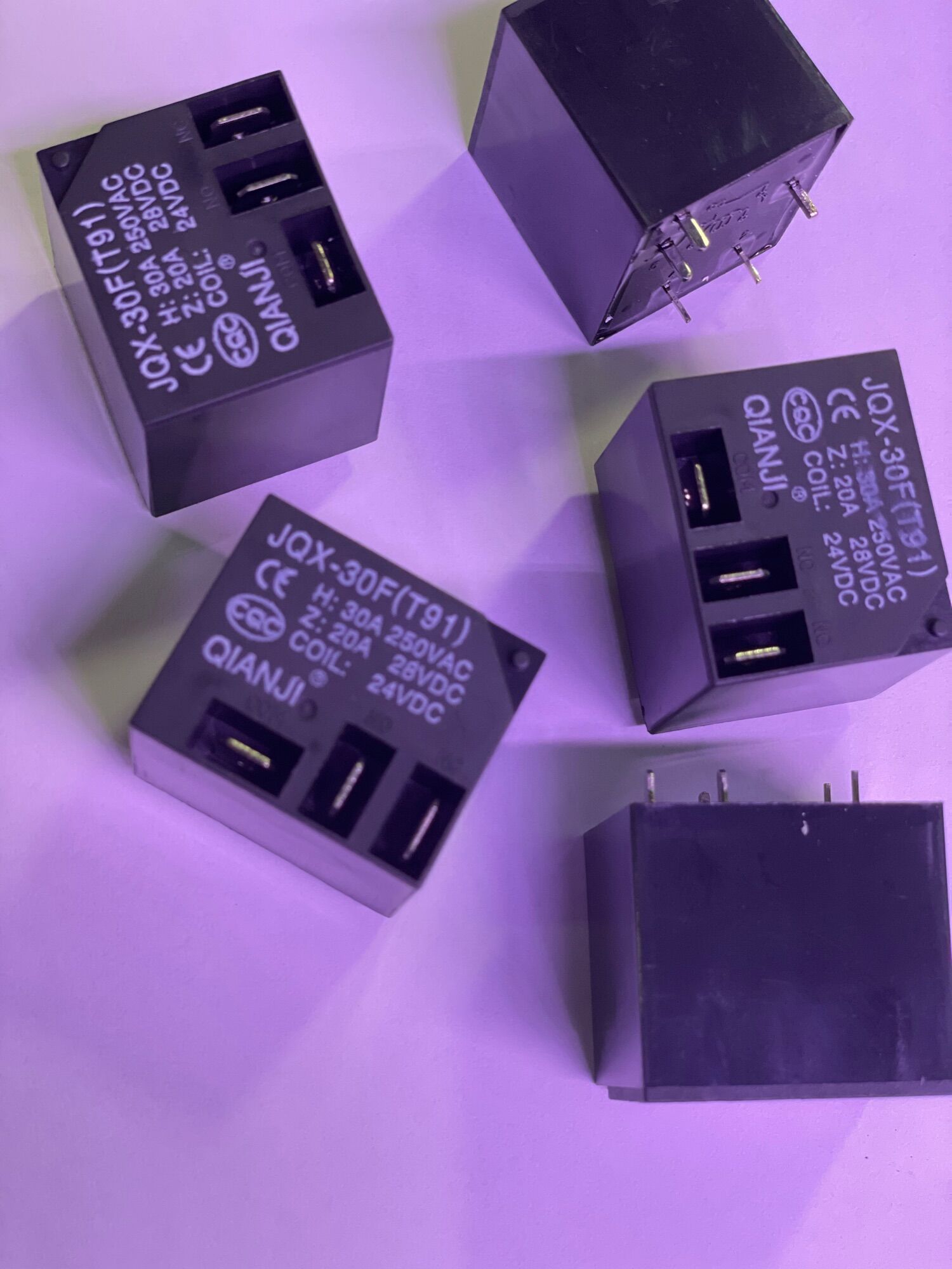 Rơ le 24V 30A