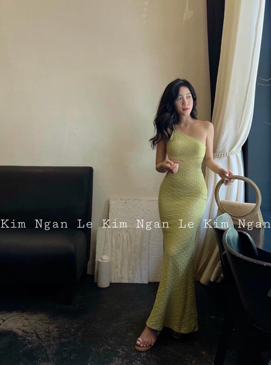 Đầm cổ yếm khoét eo xương cá kaka