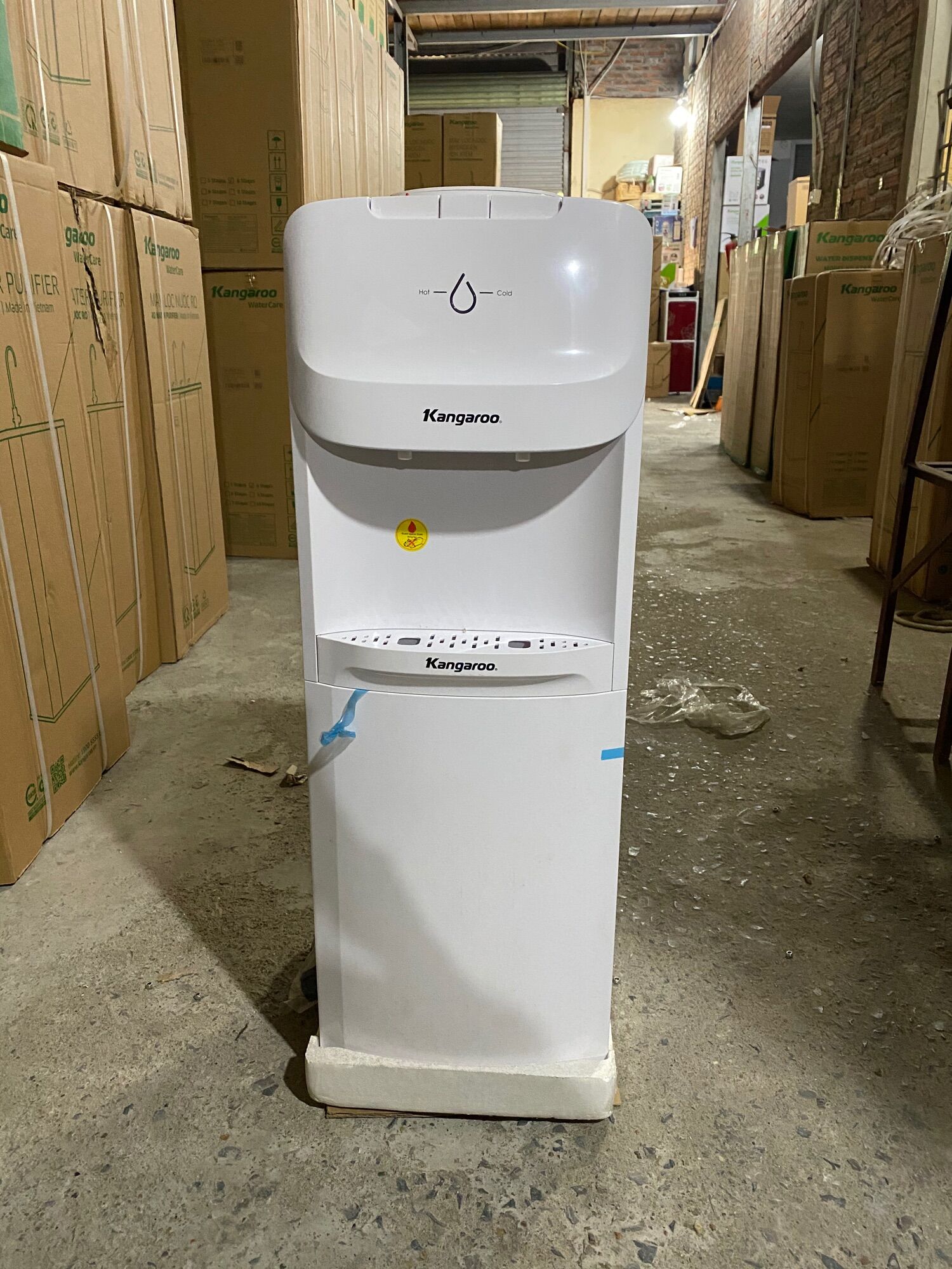 Cây nước nóng lạnh kangaroo kg41a1