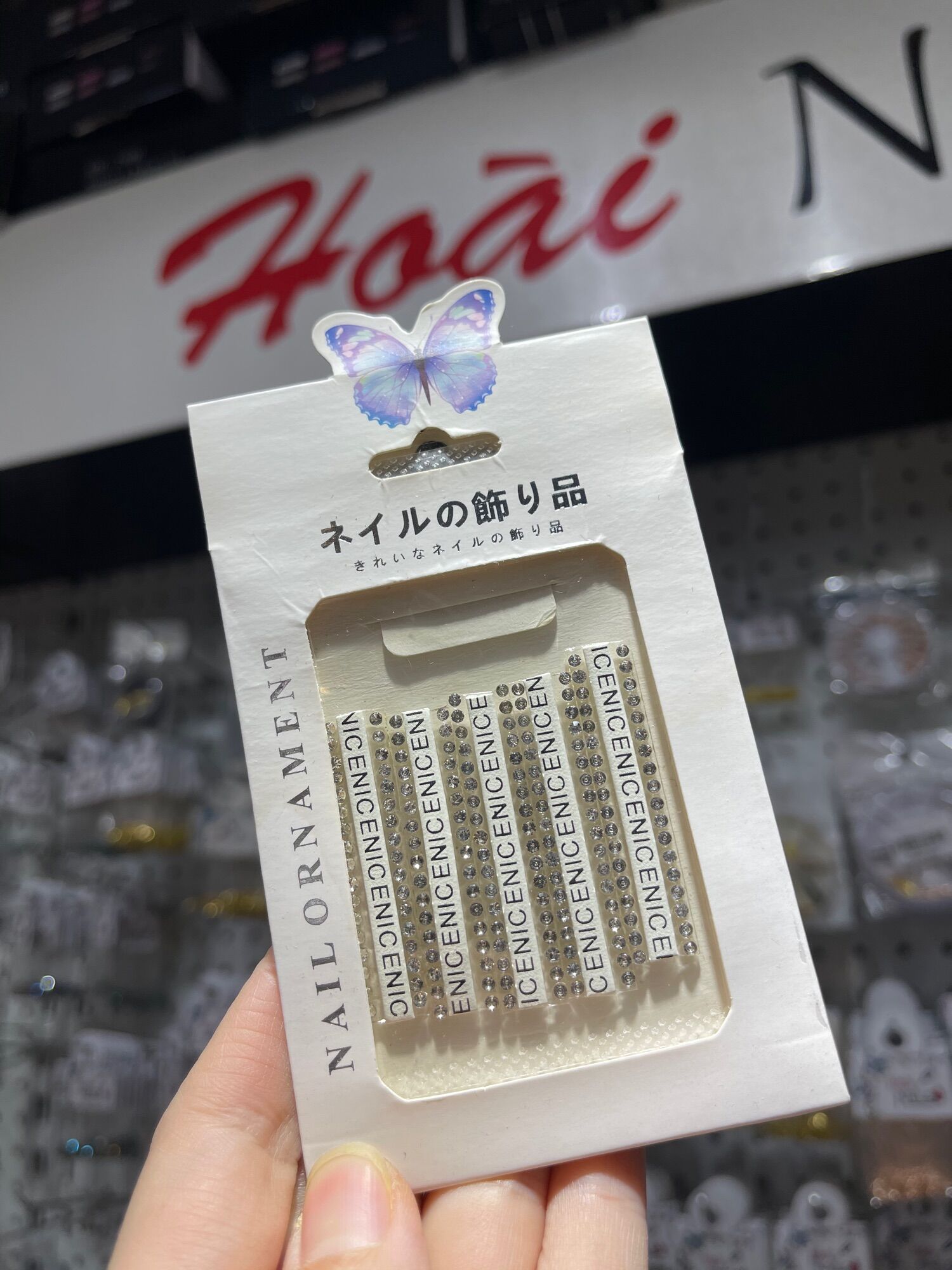 Dây đá gắn móng tay