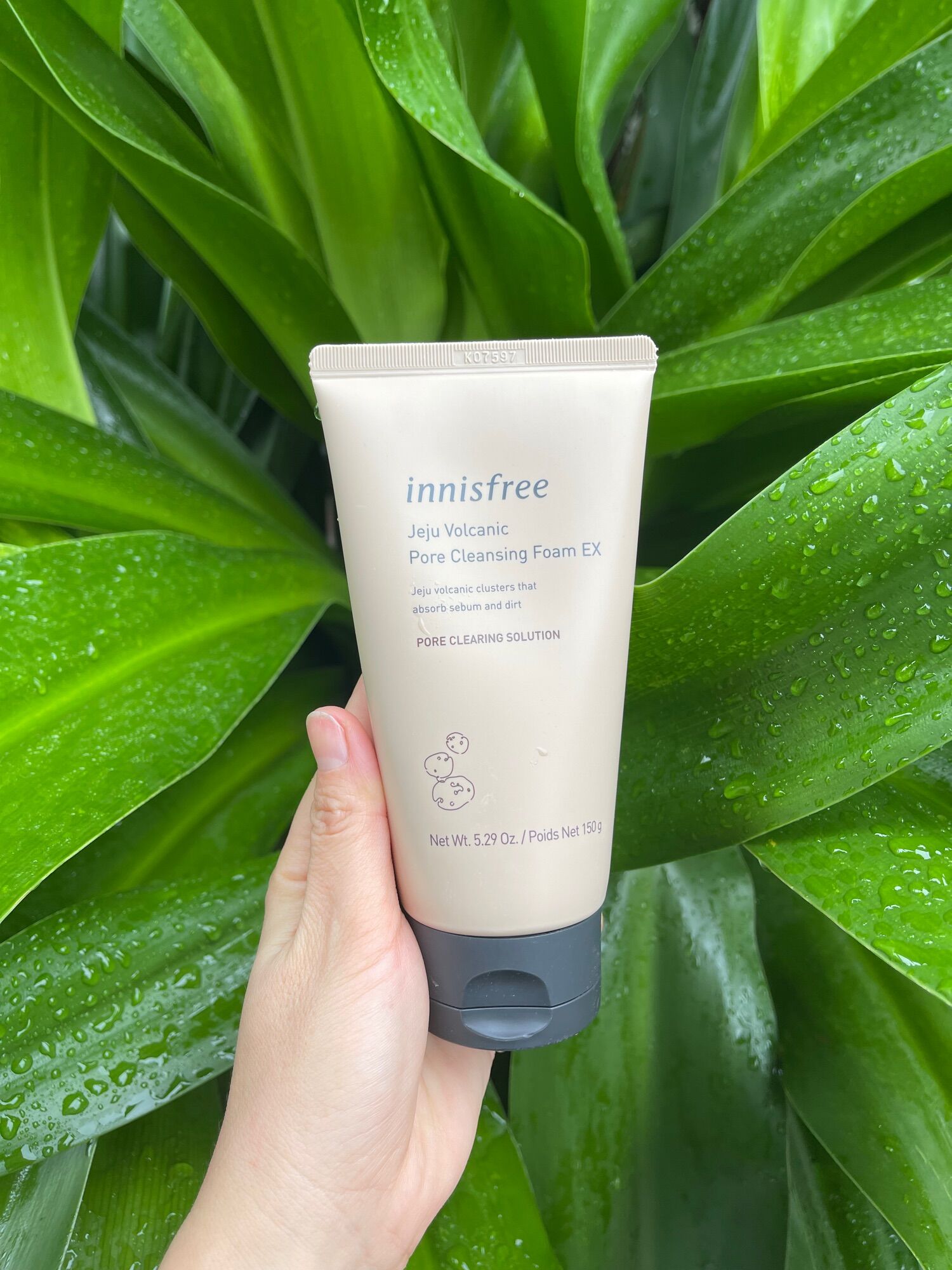 Sữa rửa mặt Innisfree tro núi lửa 150ml