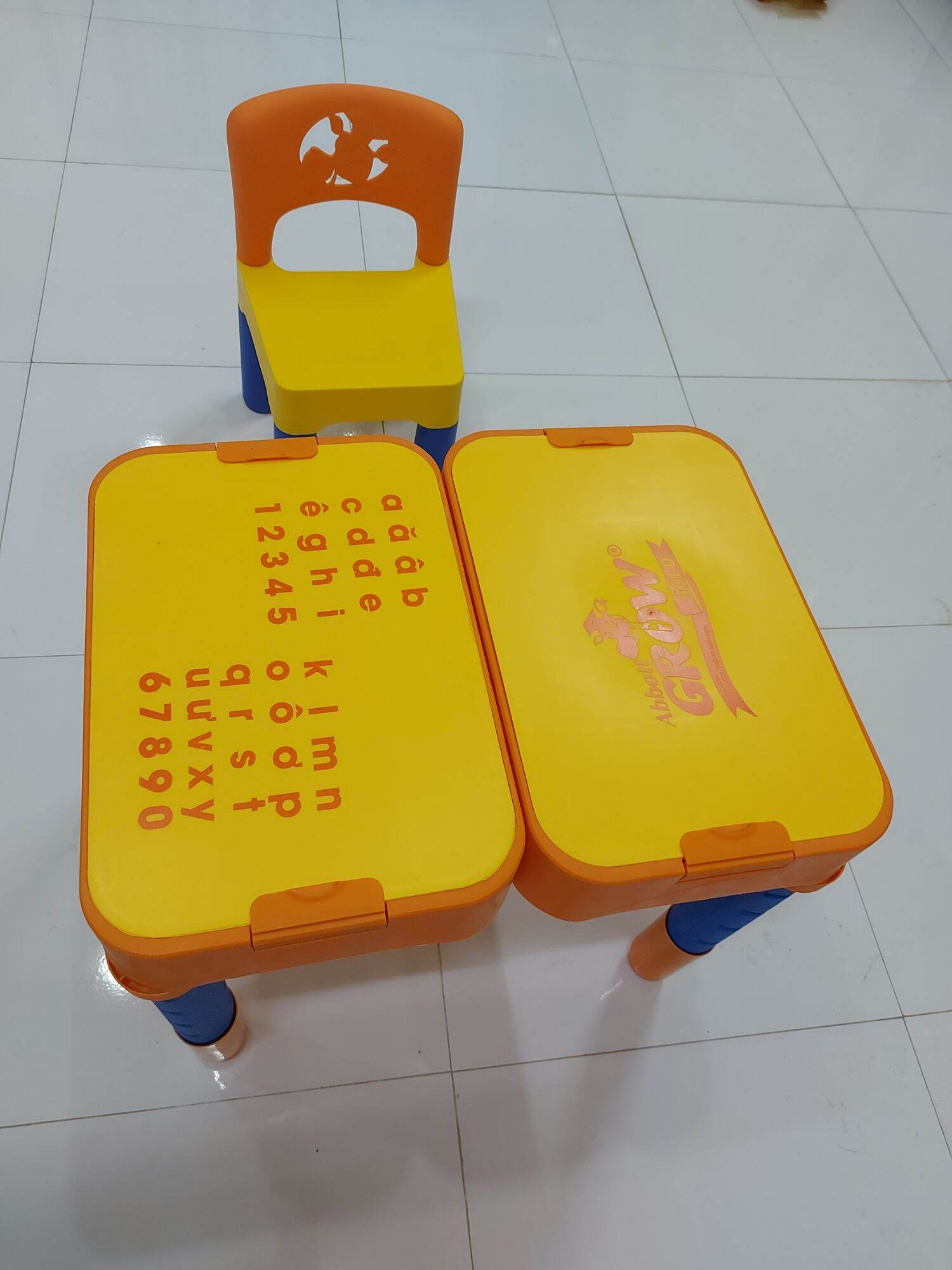 Bàn ghế gấp gọn cho bé