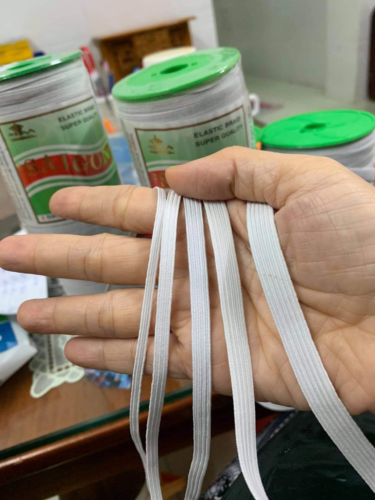 Thun tốt hiệu Sài Gòn cuộn 100m, có nhiều cỡ để chọn lựa nhé
