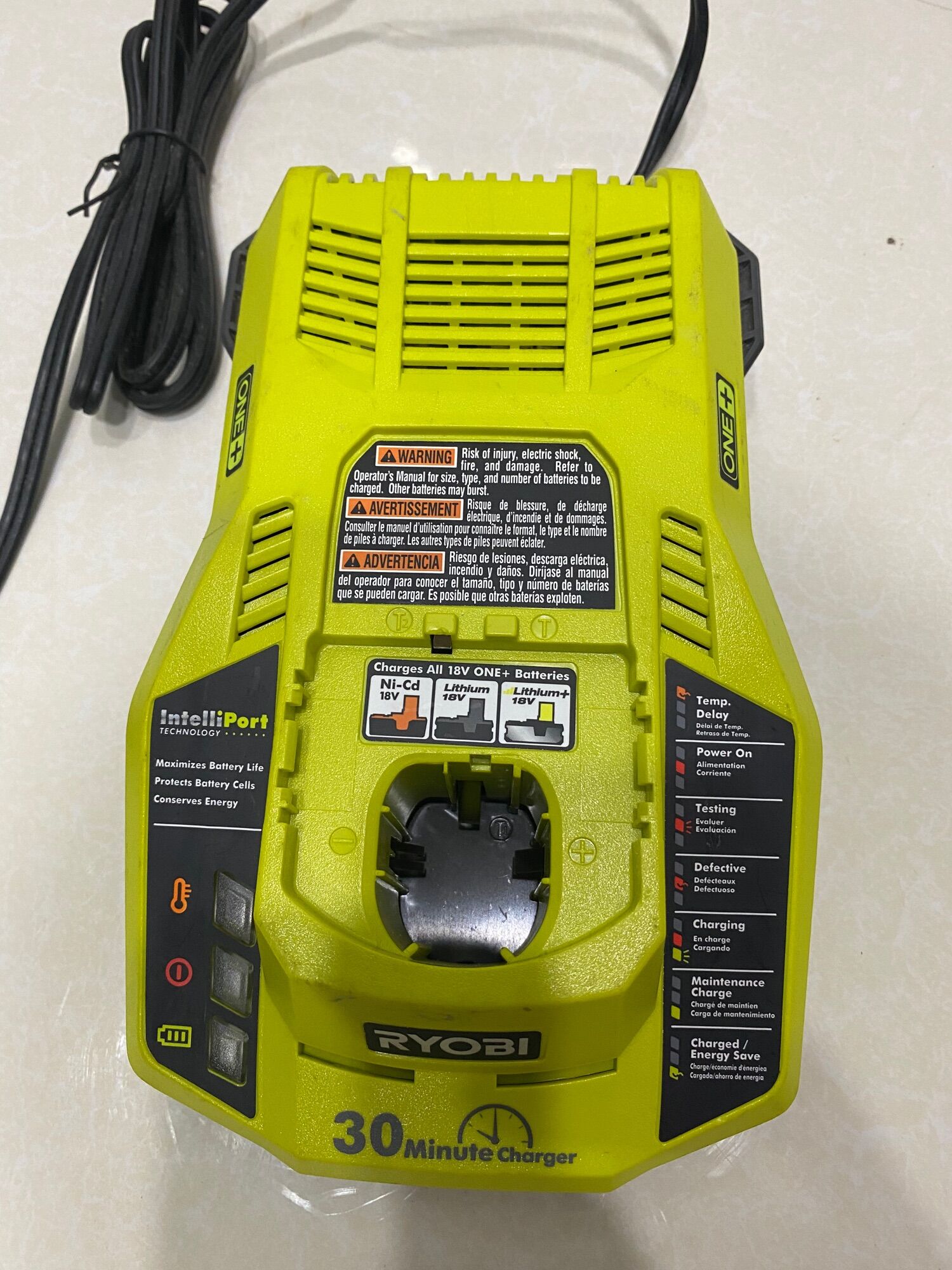 Sạc nhanh ryobi 18v lên 220v .lh:0938310677 duy