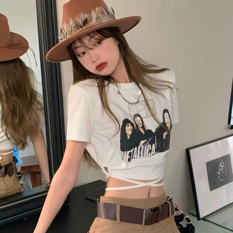 Áo croptop dây quấn eo có chữ spin BG