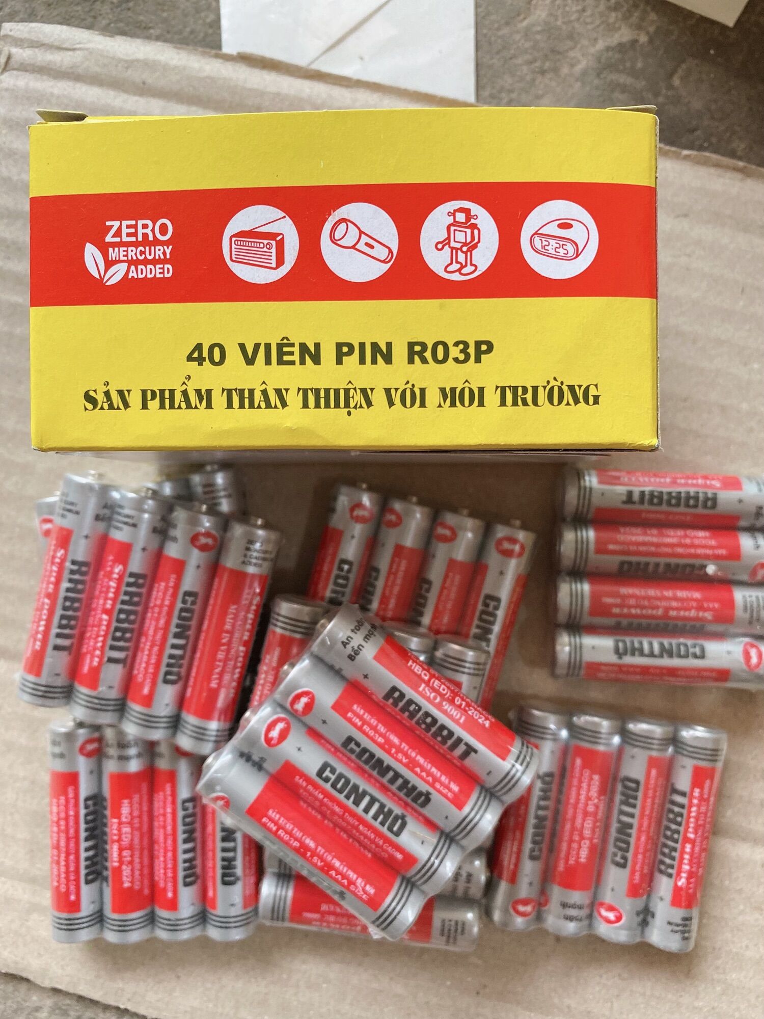 Vỉ 4 viên pin con thỏ 1,5V