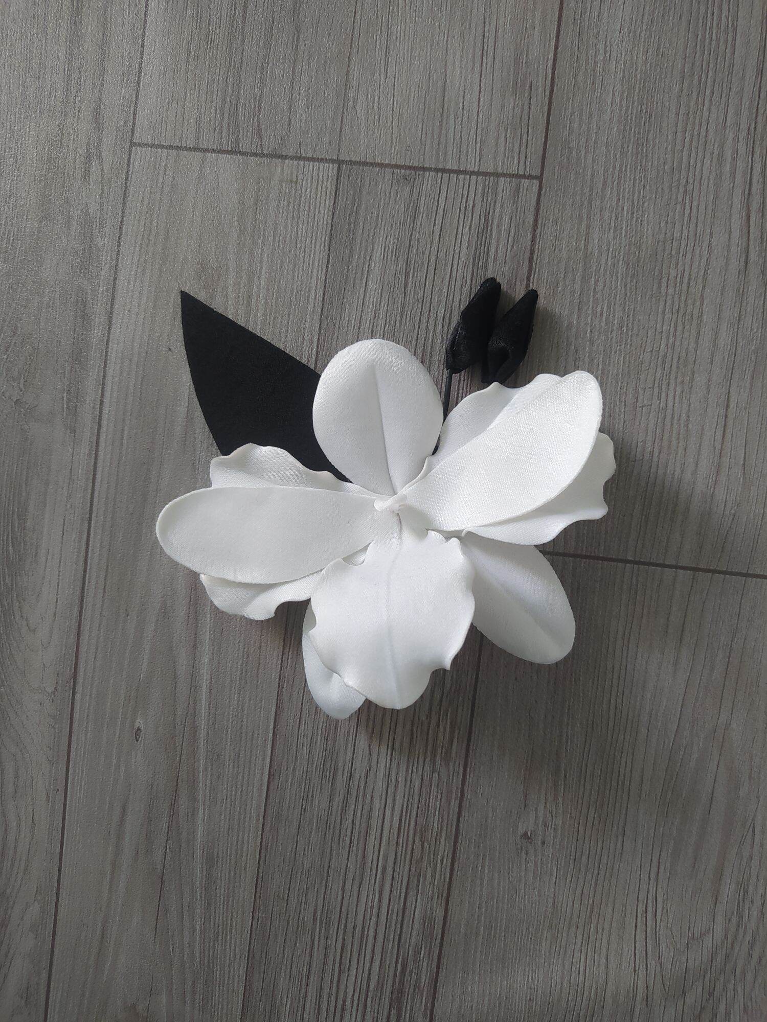 Hoa lan cài áo handmade Canto phối màu