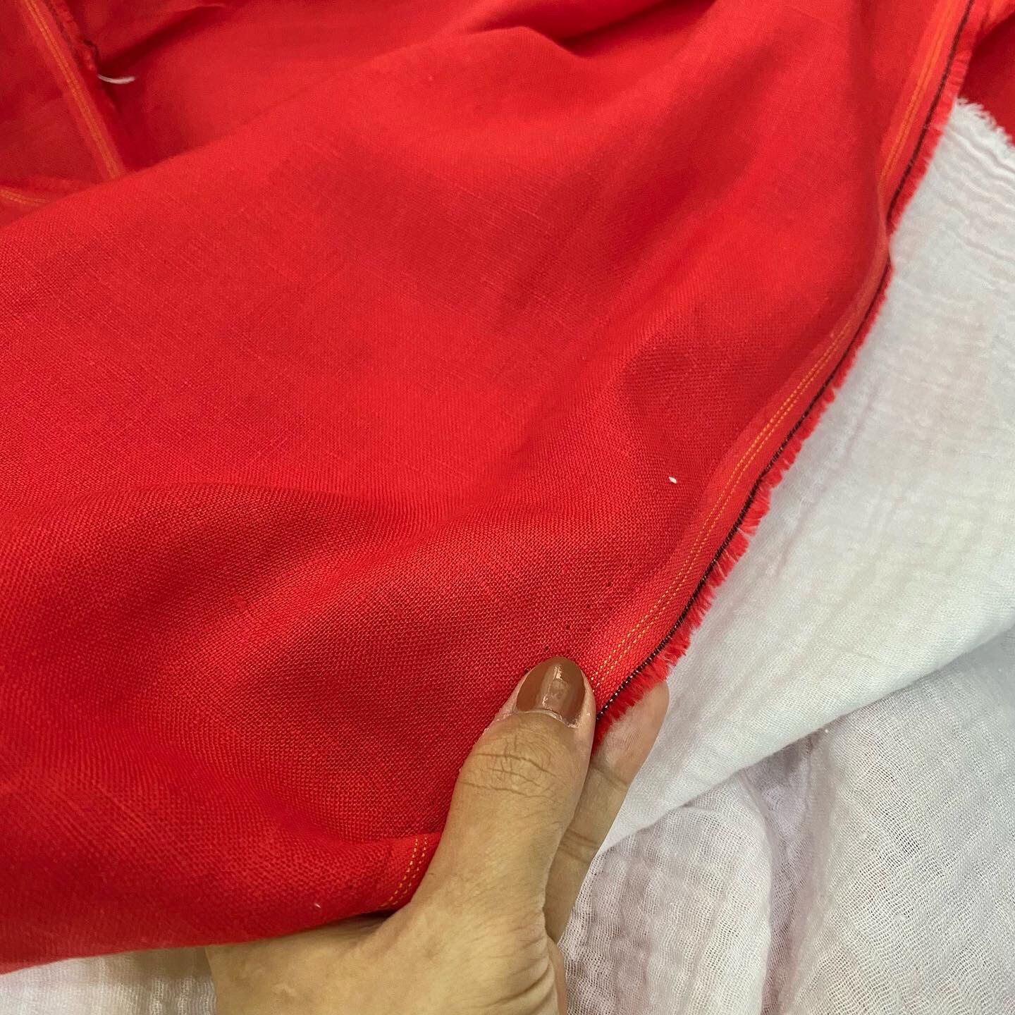 Vải Linen tưng Bố, sợi vải đanh dày dặn, có độ thô nhẹ ạ - Khổ vải 1m35