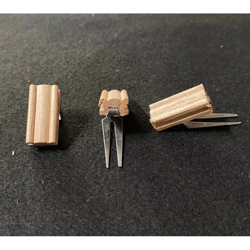 Xiên chuối cán gỗ cho chào mào,ốc mít(1 chiếc)