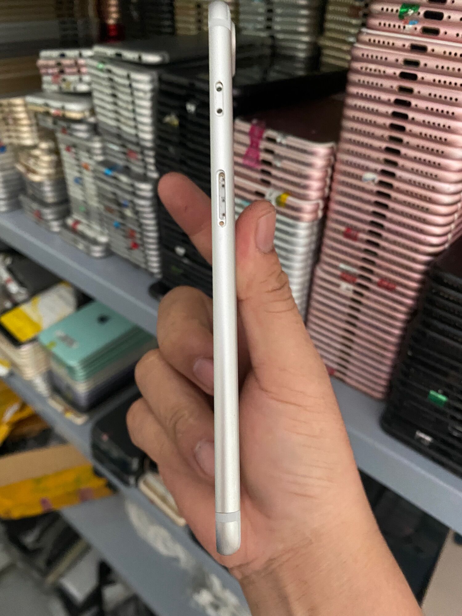 Vỏ 7plus zin bốc máy rất đẹp 90-95%